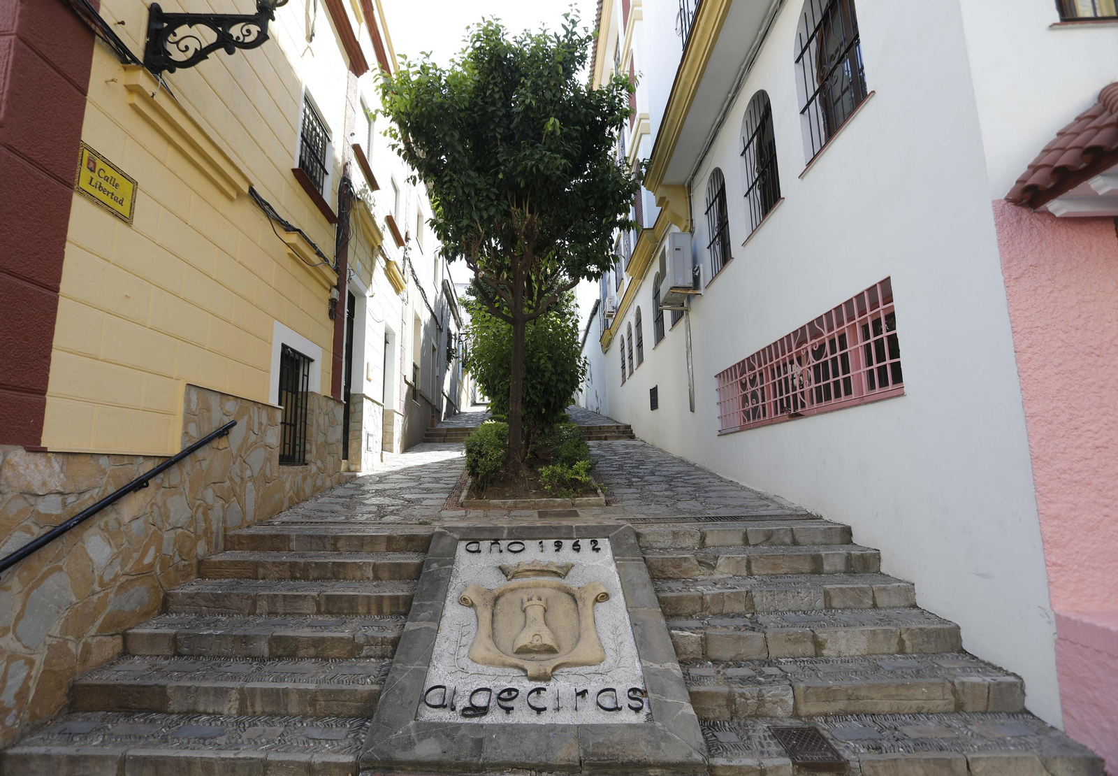 Escudo en la calle Libertad de Algeciras