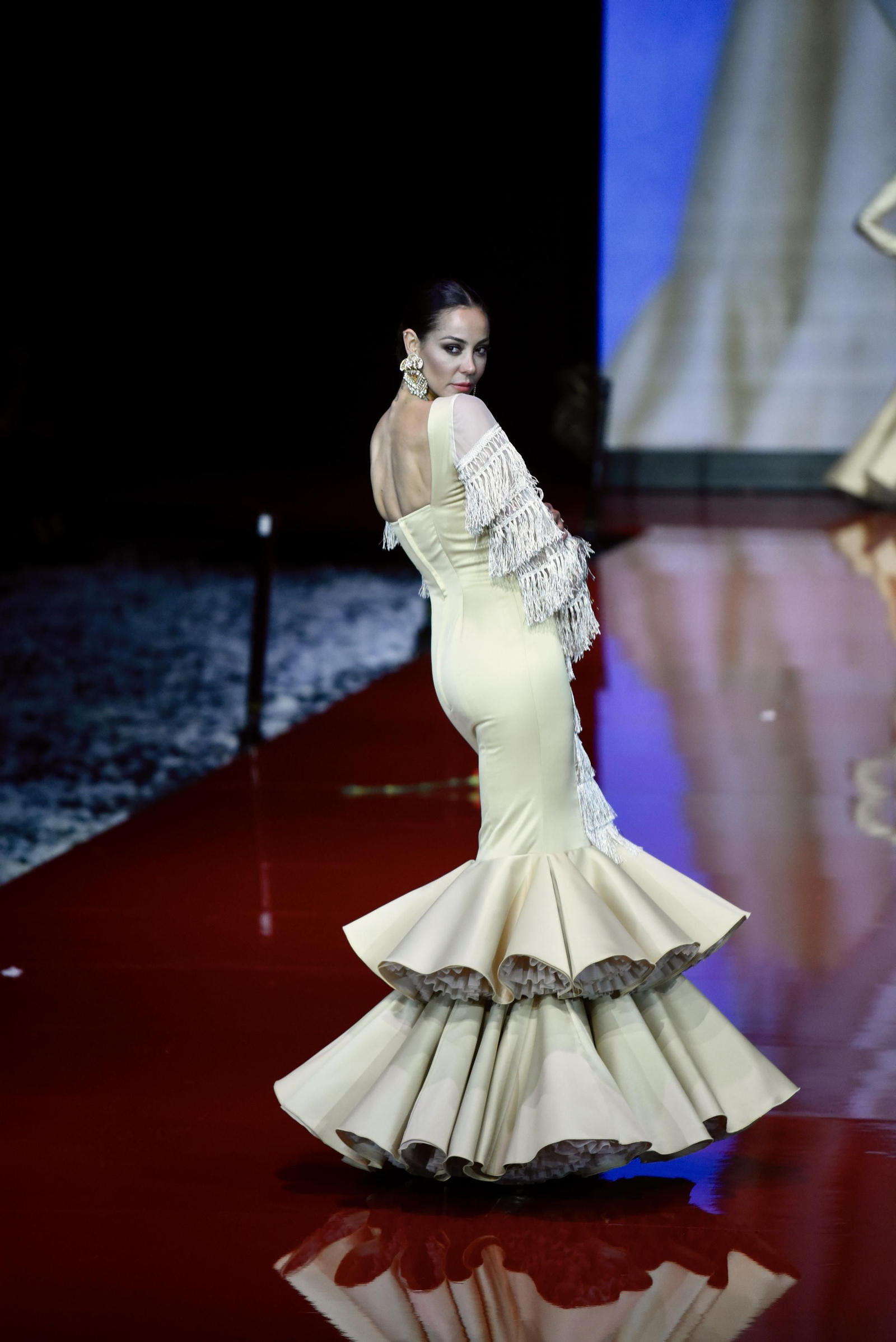 El desfile de Pilar Rubio en SIMOF 2022, todas las fotos