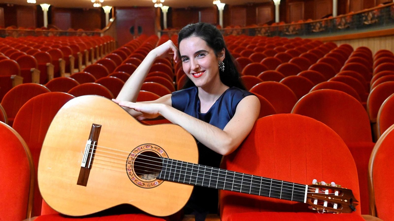 Teresa Jiménez posa en el Gran Teatro. Teresa Jiménez posa en el Gran Teatro.