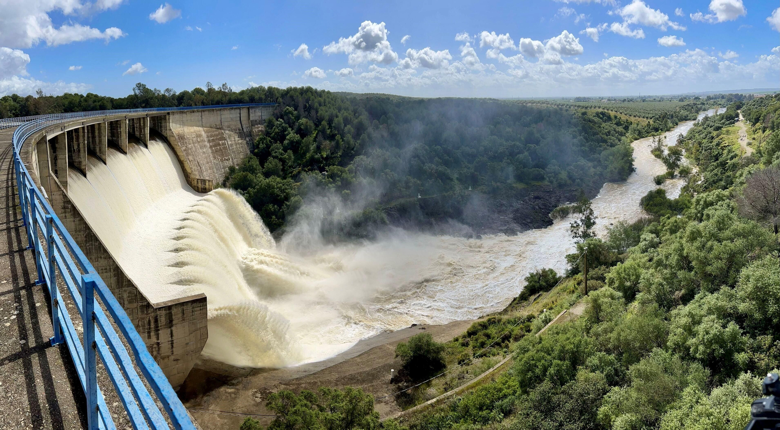 El Gergal aliviando agua tras las lluvias de Semana Santa