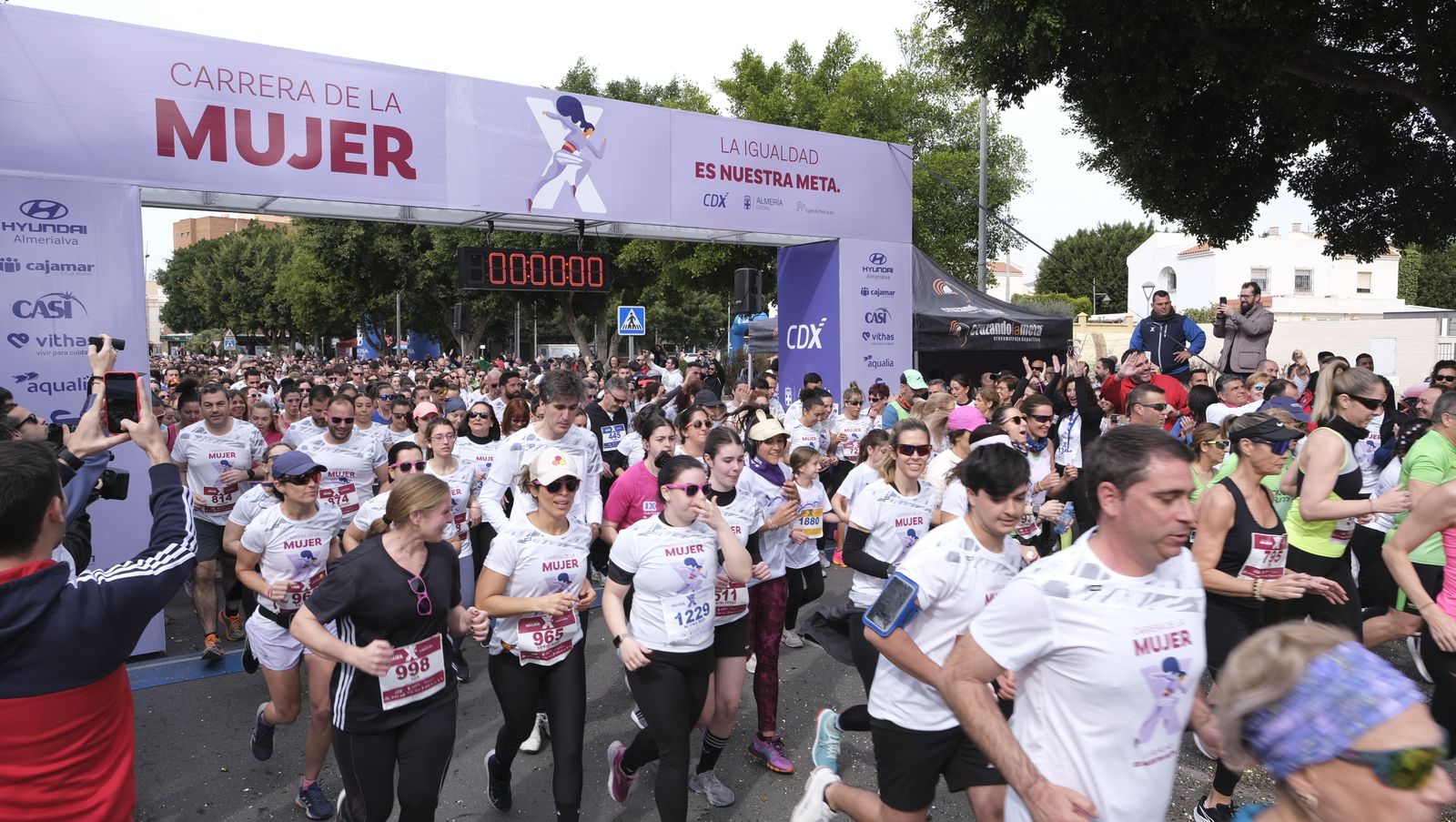 Imágenes de la Carrera de la Mujer 2023 en Almería
