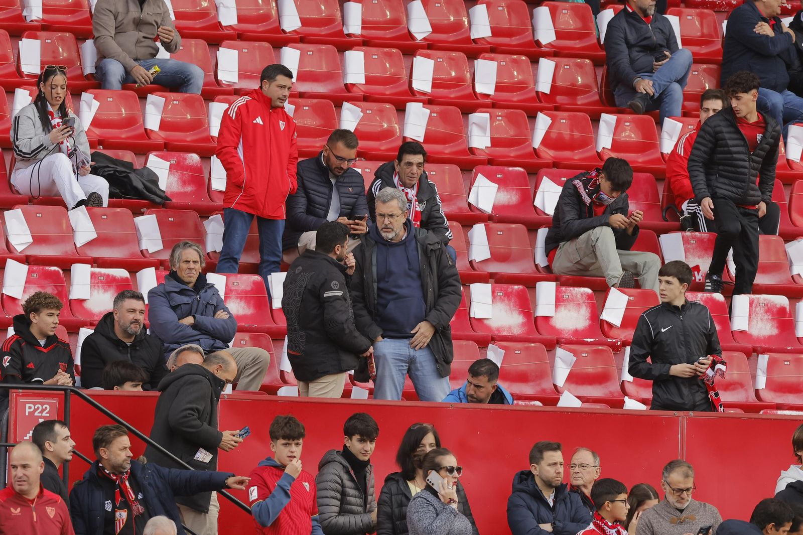 Búscate en las fotos del Sevilla -Betis