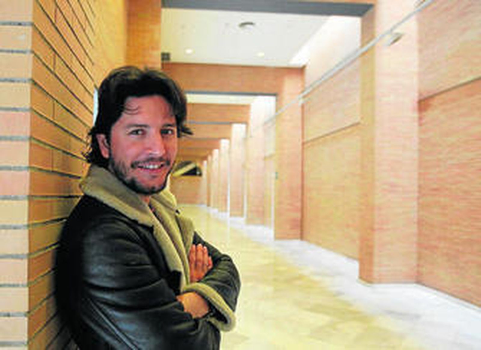 Manuel Carrasco, ayer, en el Auditorio Maestro Padilla, preparándose para un ensayo general.