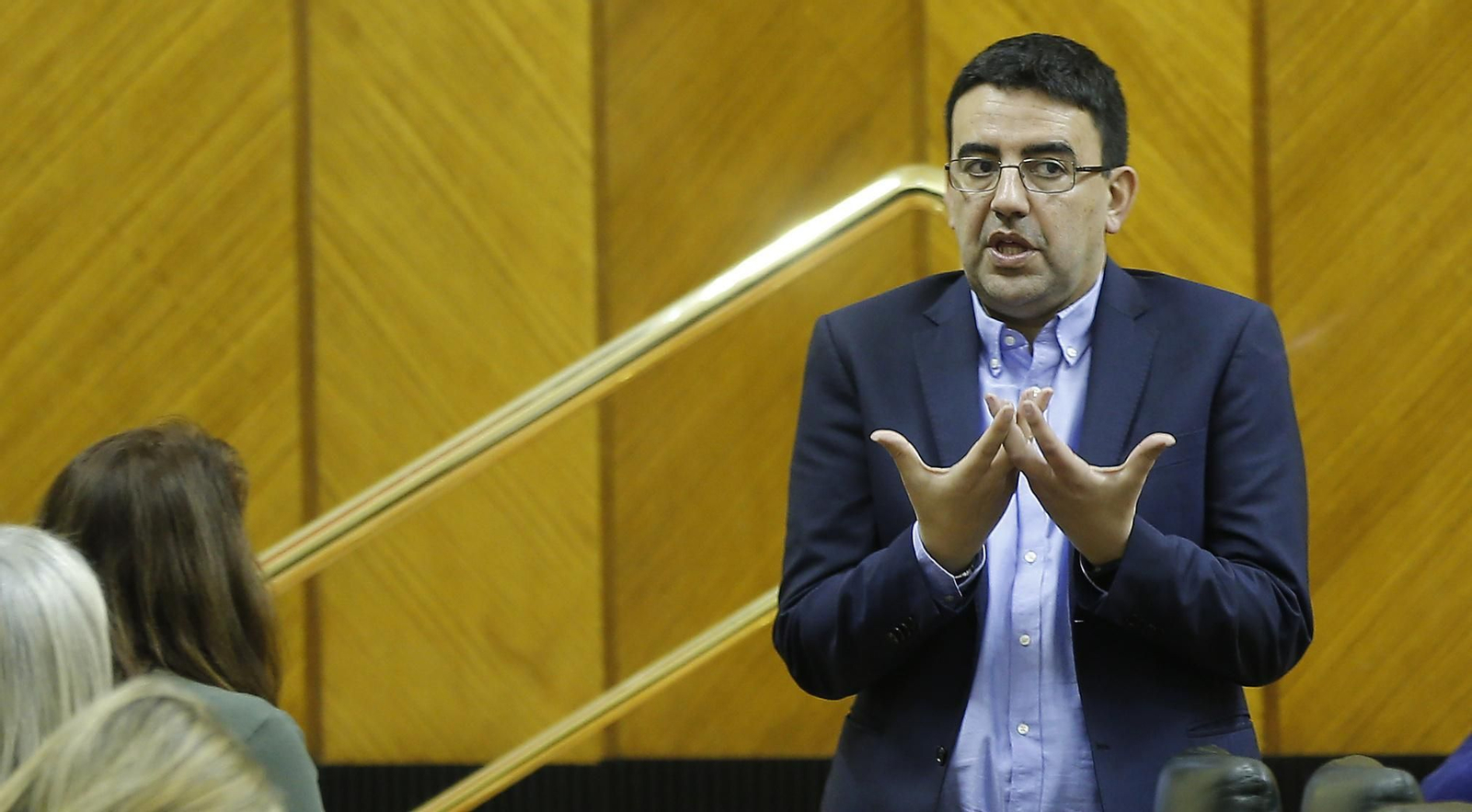 El portavoz del PSOE en el Parlamento, Mario Jiménez, durante un Pleno en el Parlamento.