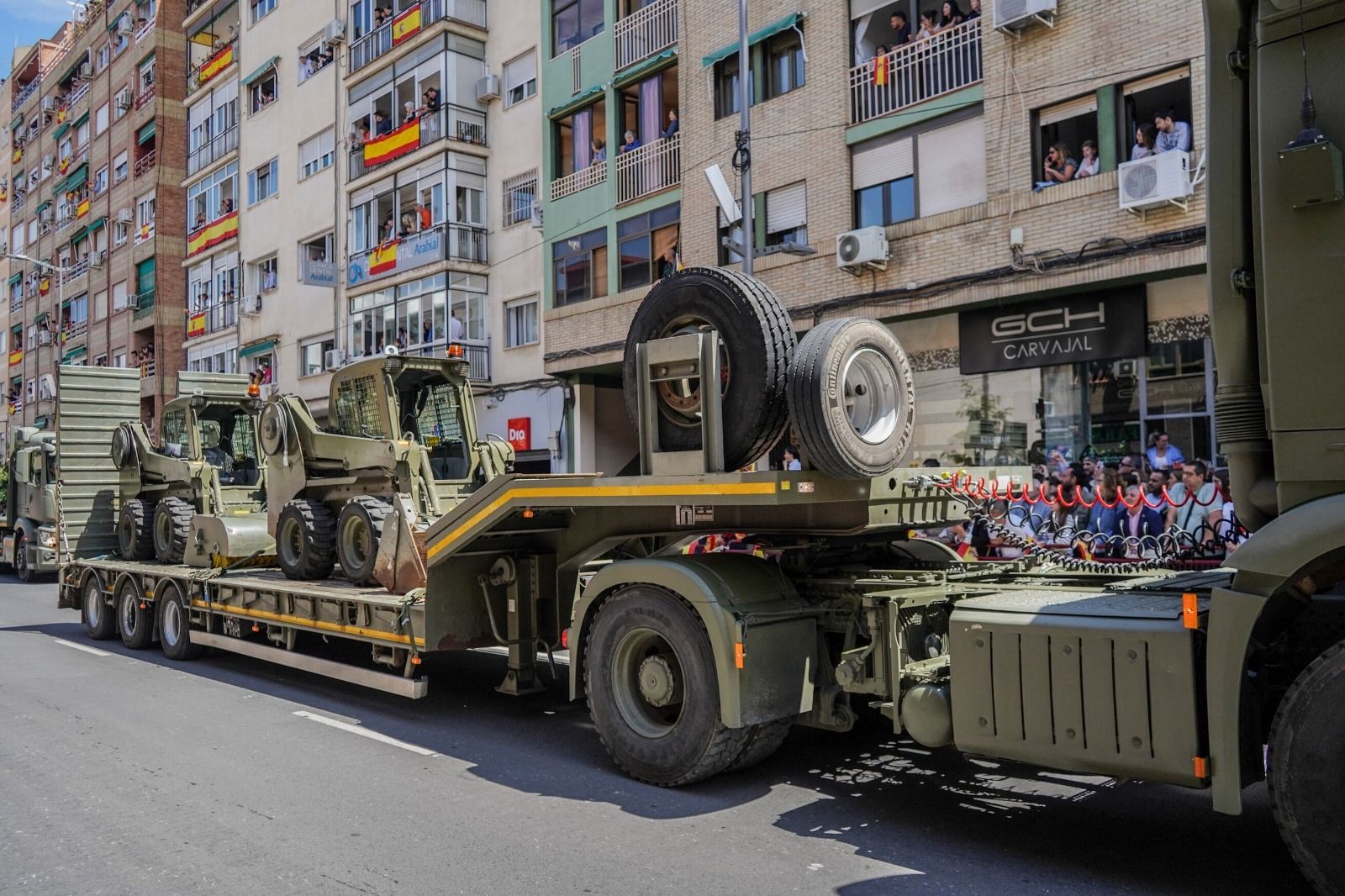 Ambiente en Granada durante el Día de las Fuerzas Armadas, en imágenes
