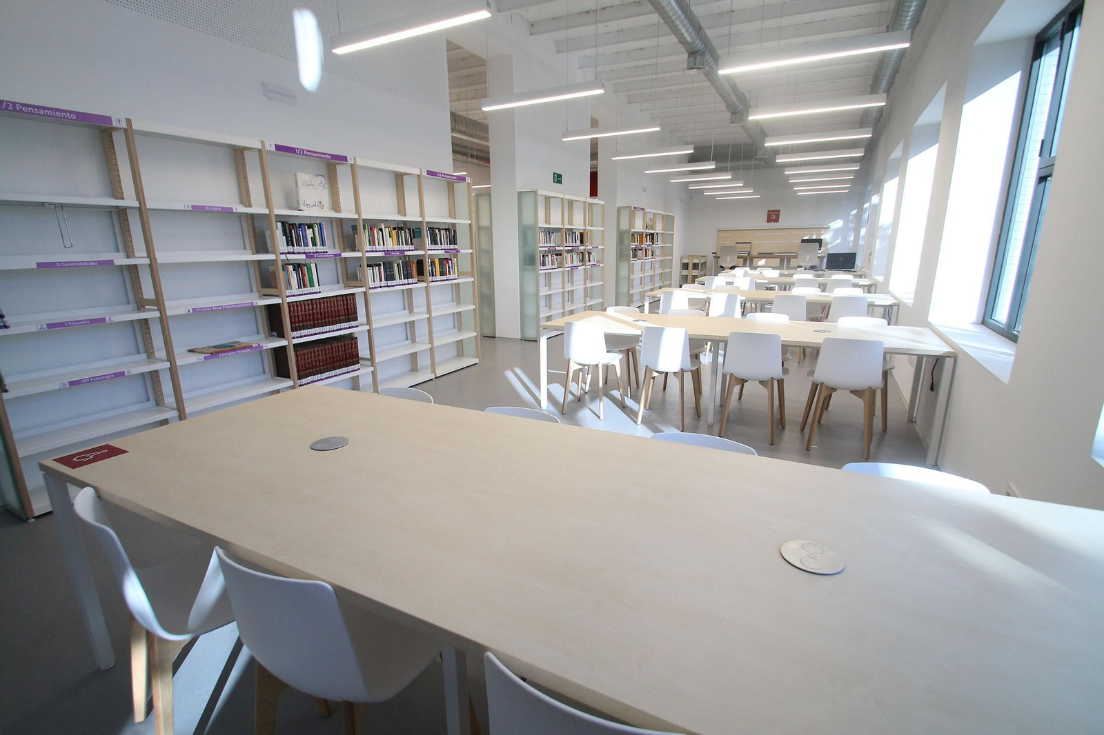 Fotogalería de la Biblioteca Central José María Artero