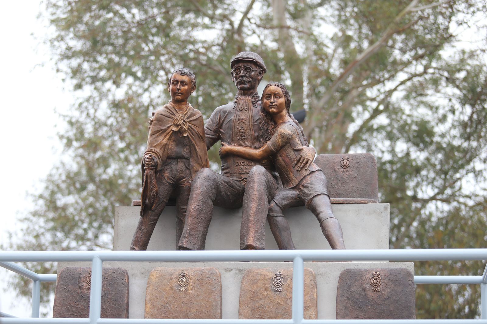 Monumento homenaje al Recreativo de Huelva.