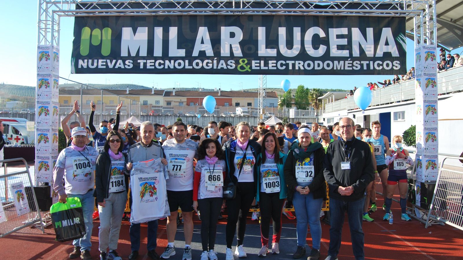 Las autoridades, durante la salida de la prueba.