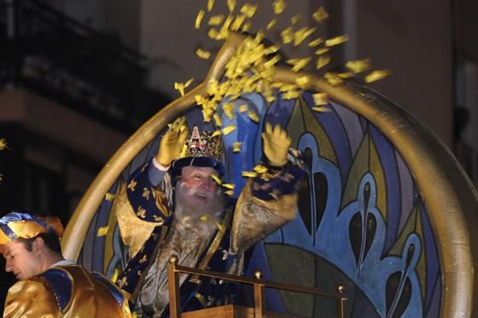 Melchor lanza decenas de caramelos a su paso.

Foto: Juan Carlos Vázquez