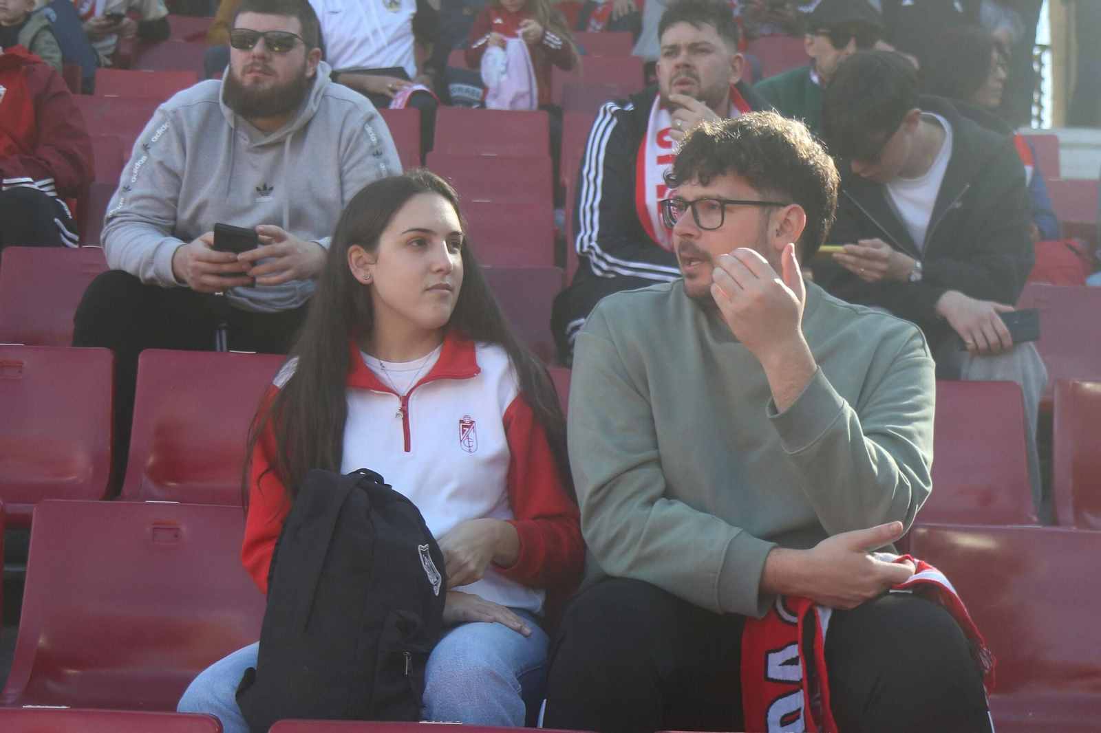 Encuéntrate en la grada de Los Cármenes en el Granada - Almería