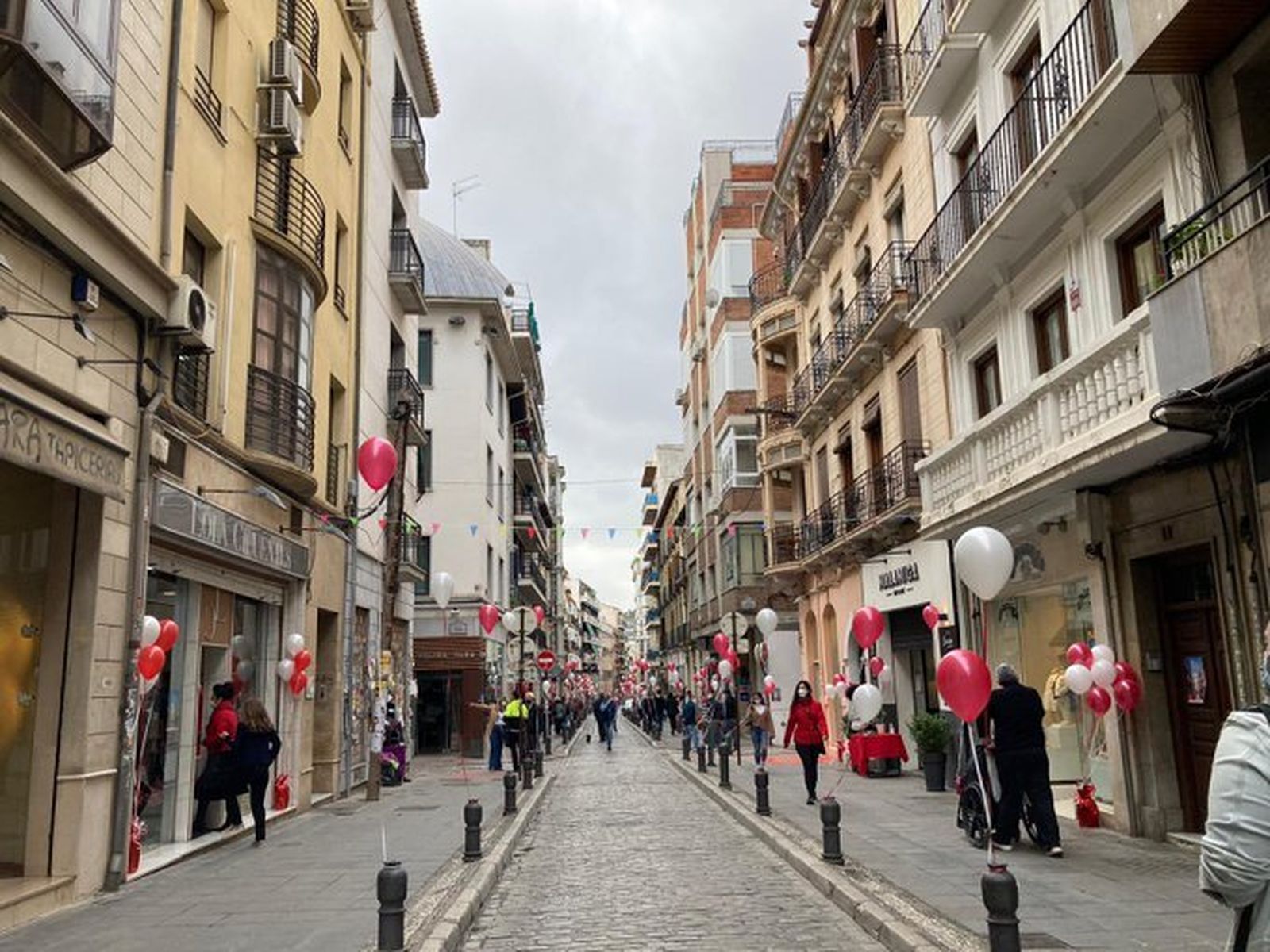 Granada trabaja para organizar la feria 'Stock fuera' en diversos barrios de la ciudad