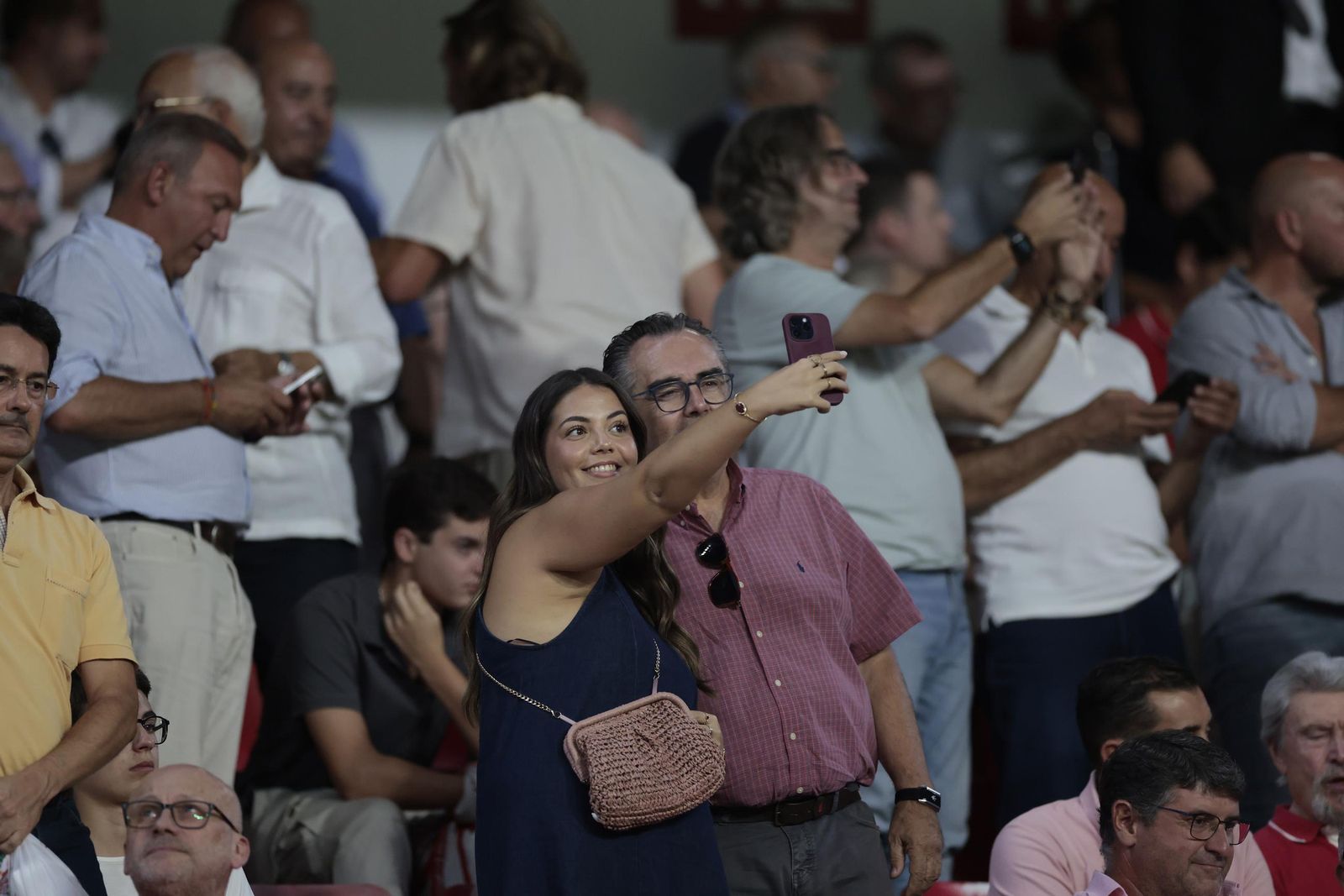 Búscate en las fotos del Sevilla - Elche