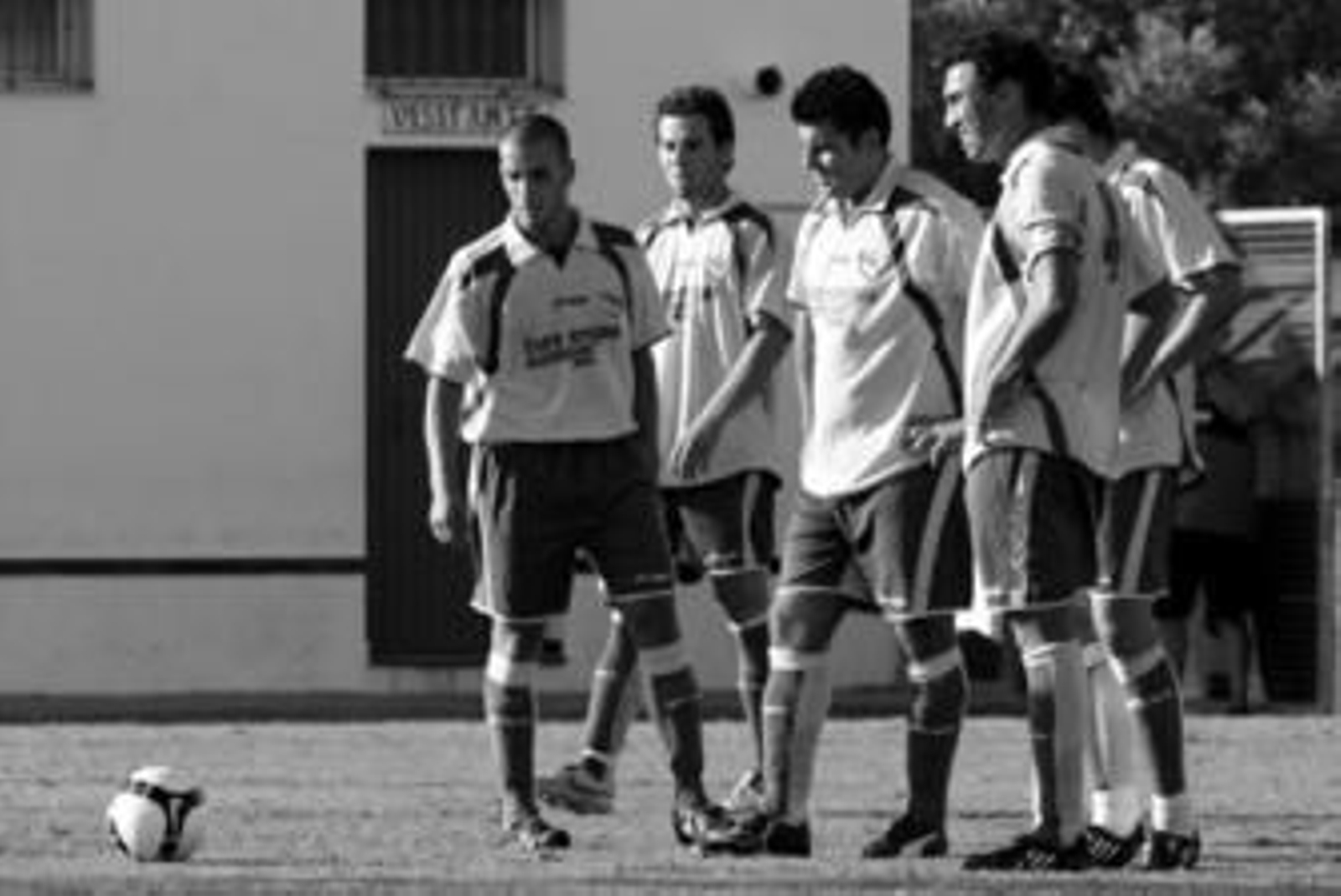 Imagen del último partido del Tesorillo, ante el Conil. Imagen del último partido del Tesorillo, ante el Conil.