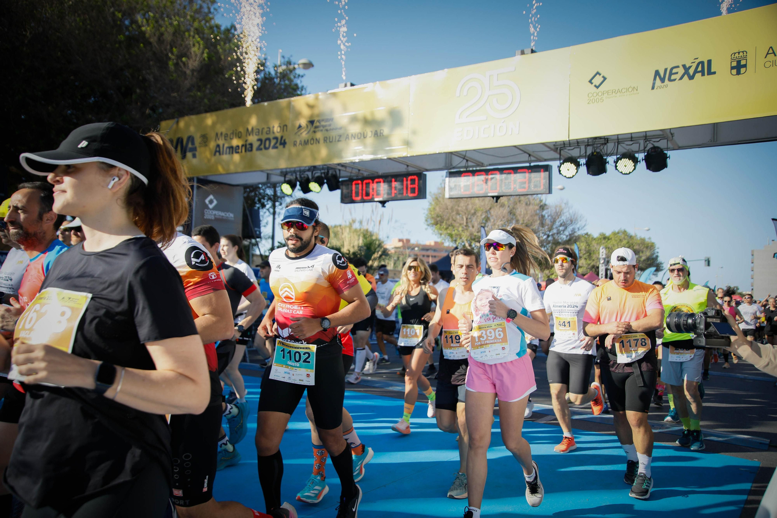 Imágenes de la salida de la Media maratón Ciudad de Almería