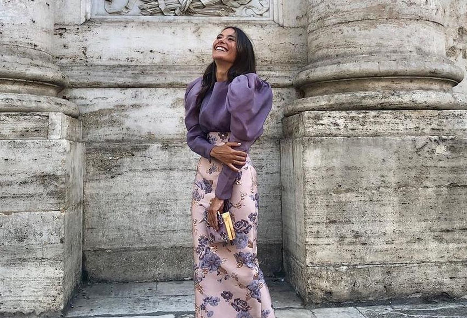 Bearuma con un perfecto look de invitada.