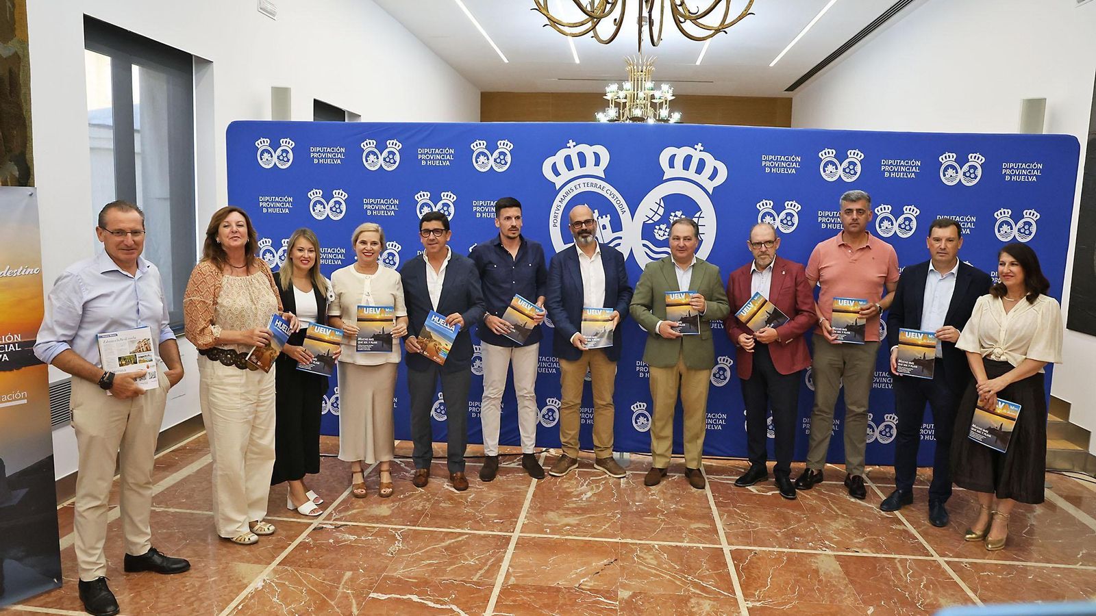 Presentación de la revista 'Huelva Tu Destino' en la Diputación Provincial de Huelva este lunes.