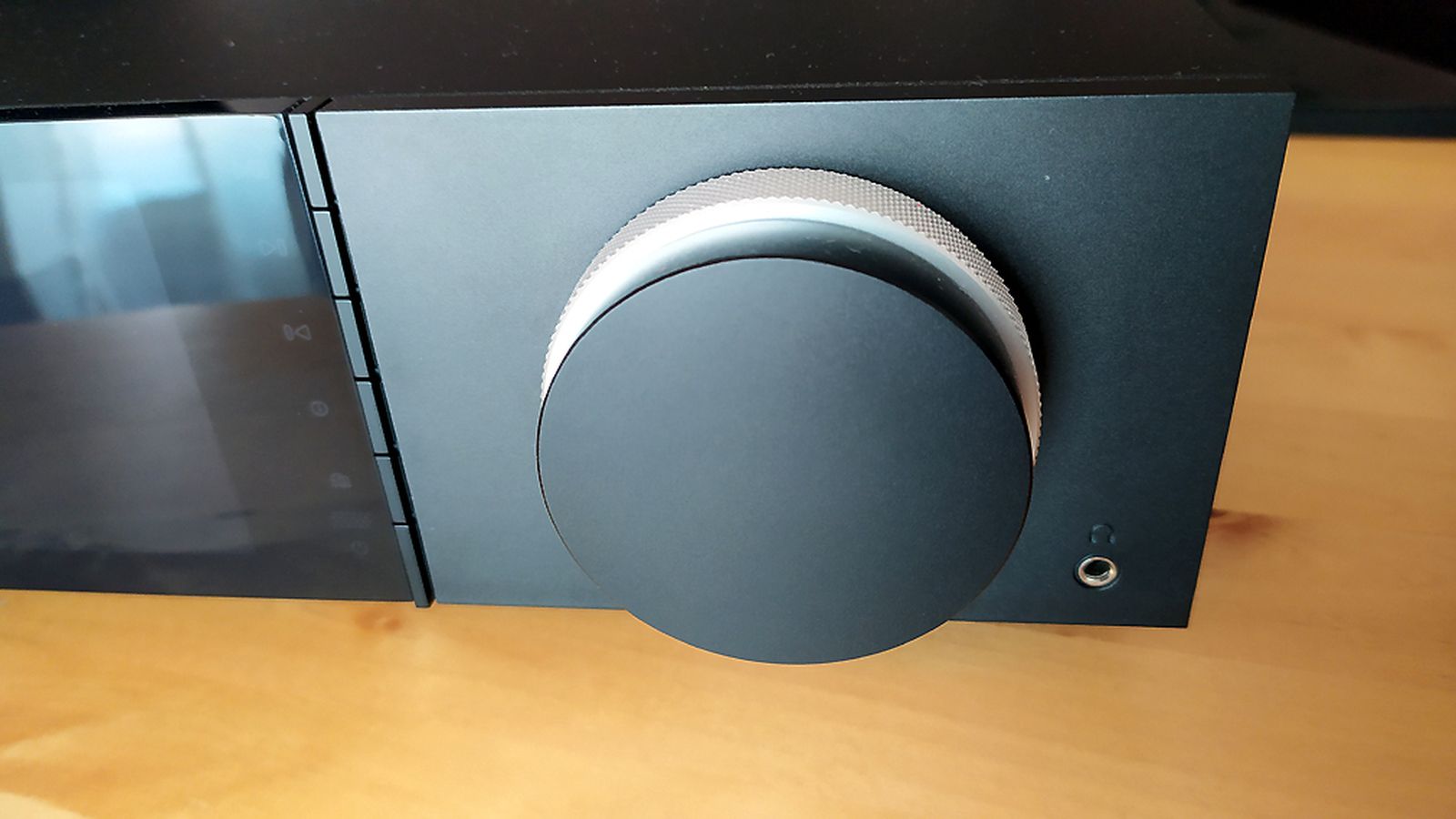 Rueda frontal del reproductor Evo 75 de Cambridge Audio