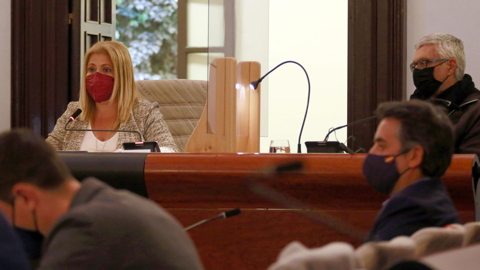 La alcaldesa, Mamen Sánchez, y el portavoz del PP, Antonio Saldaña, durante un pleno.