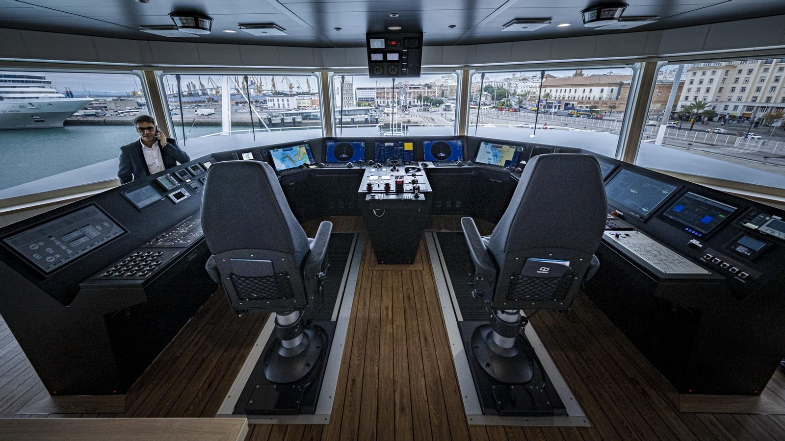 Las imágenes de la visita al buque oceanográfico del CSIC, 'Odon de Bien', amarrado en Cádiz