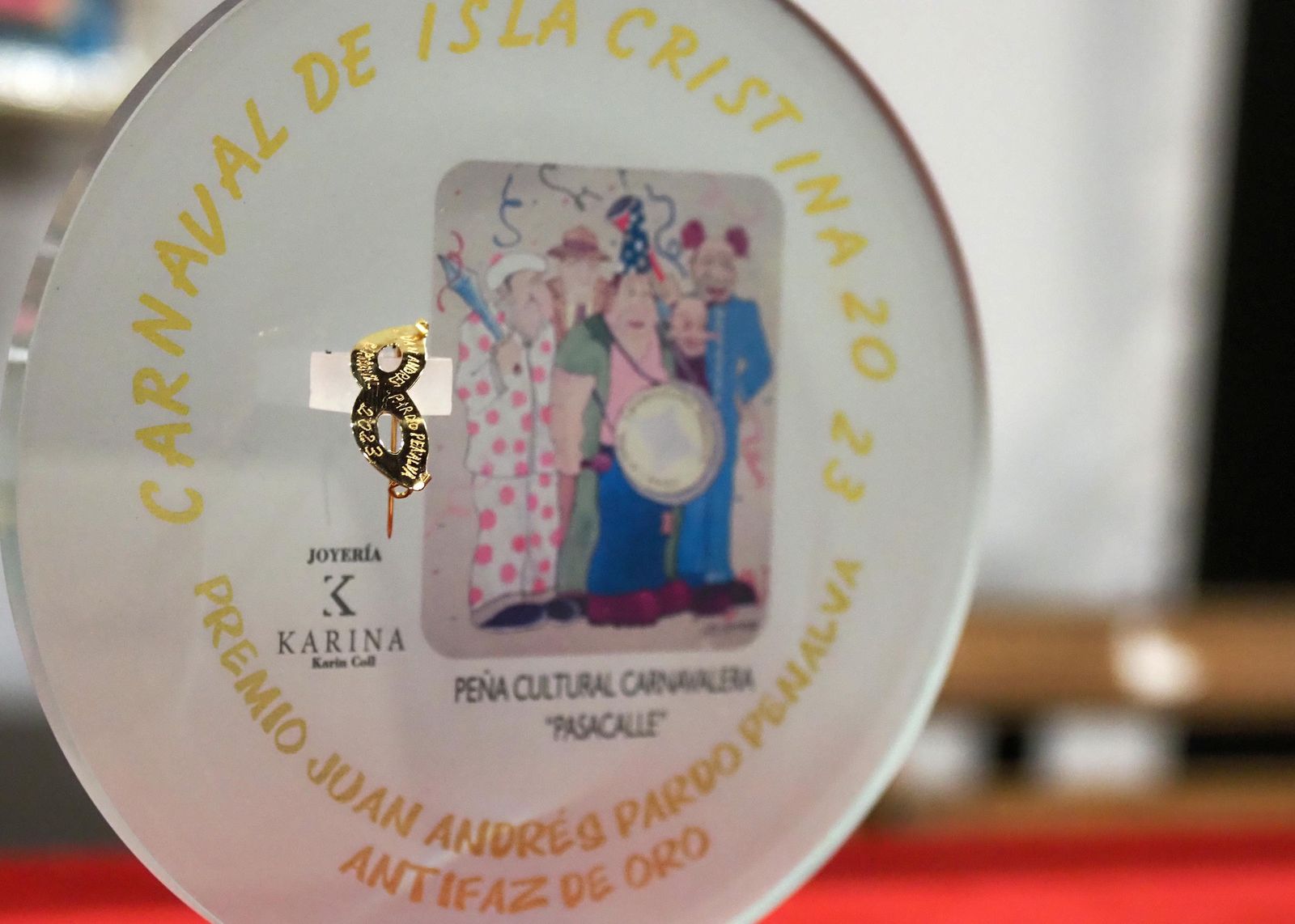 Manuel Carrasco regresa a su Isla Cristina para recibir el Galardón de la Peña Pasacalles, en imágenes