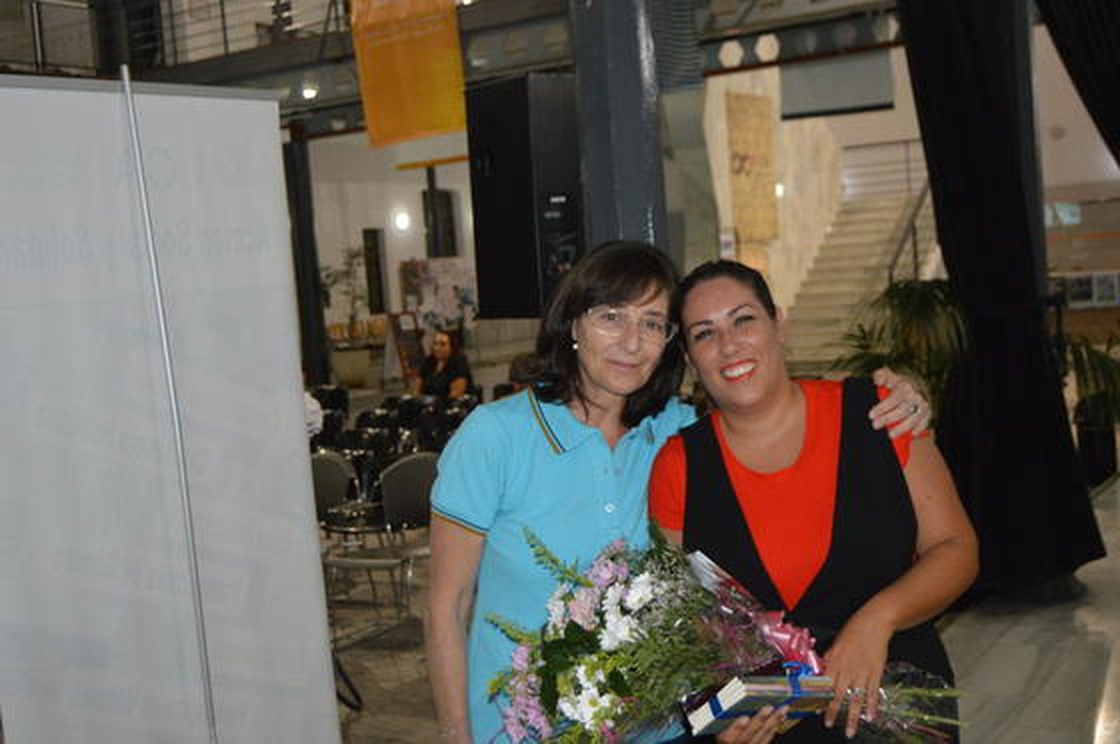 María Quiñones con la periodista Tamara García. 

Foto: Ignacio Casas de Ciria
