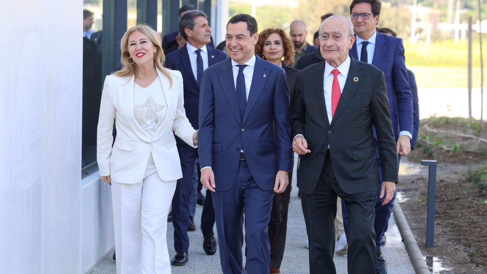Carolina España, junto a Juanma Moreno y Francisco de la Torre, en Málaga.