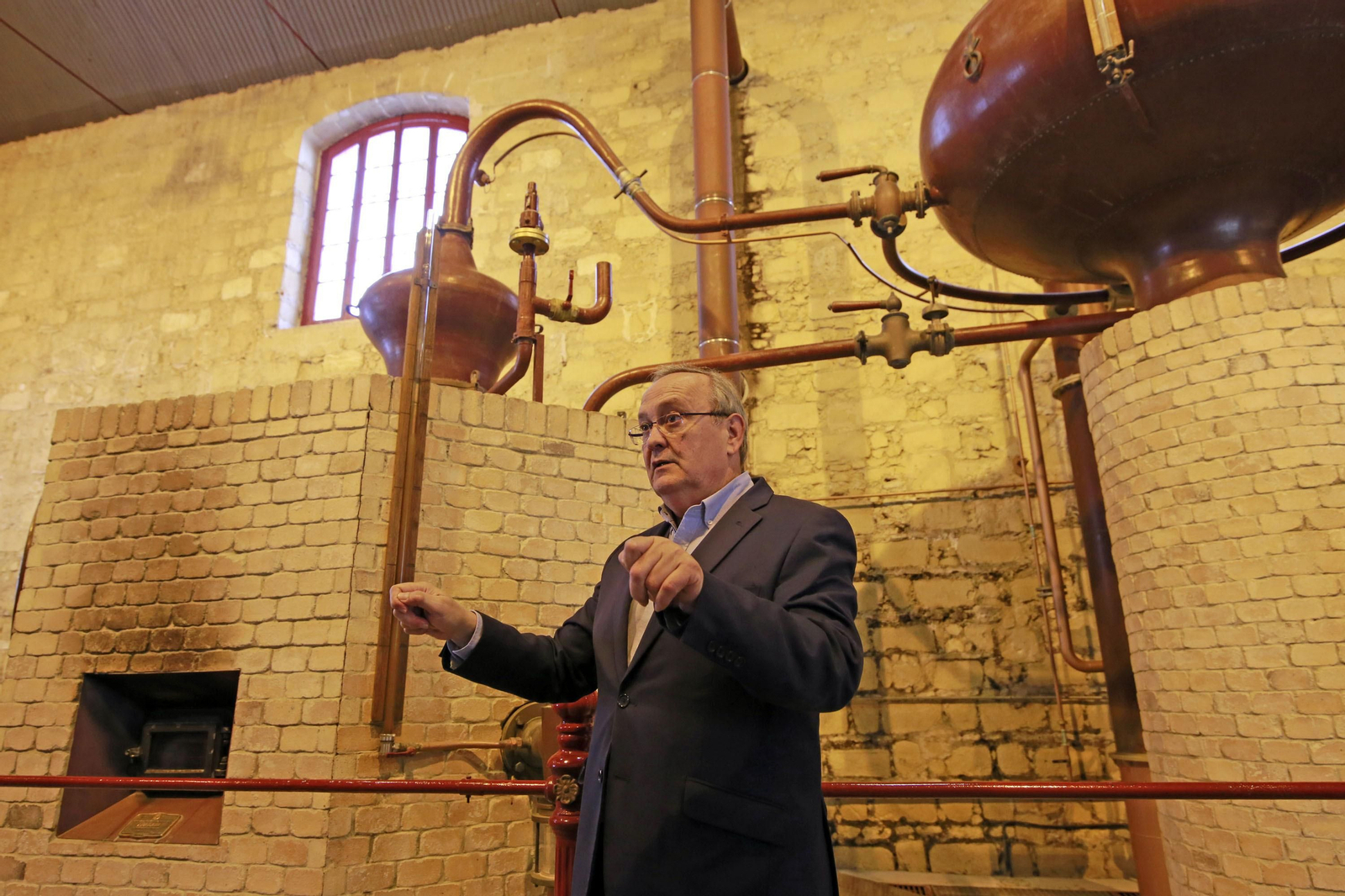 Inicio de la destilación del brandy Lepanto