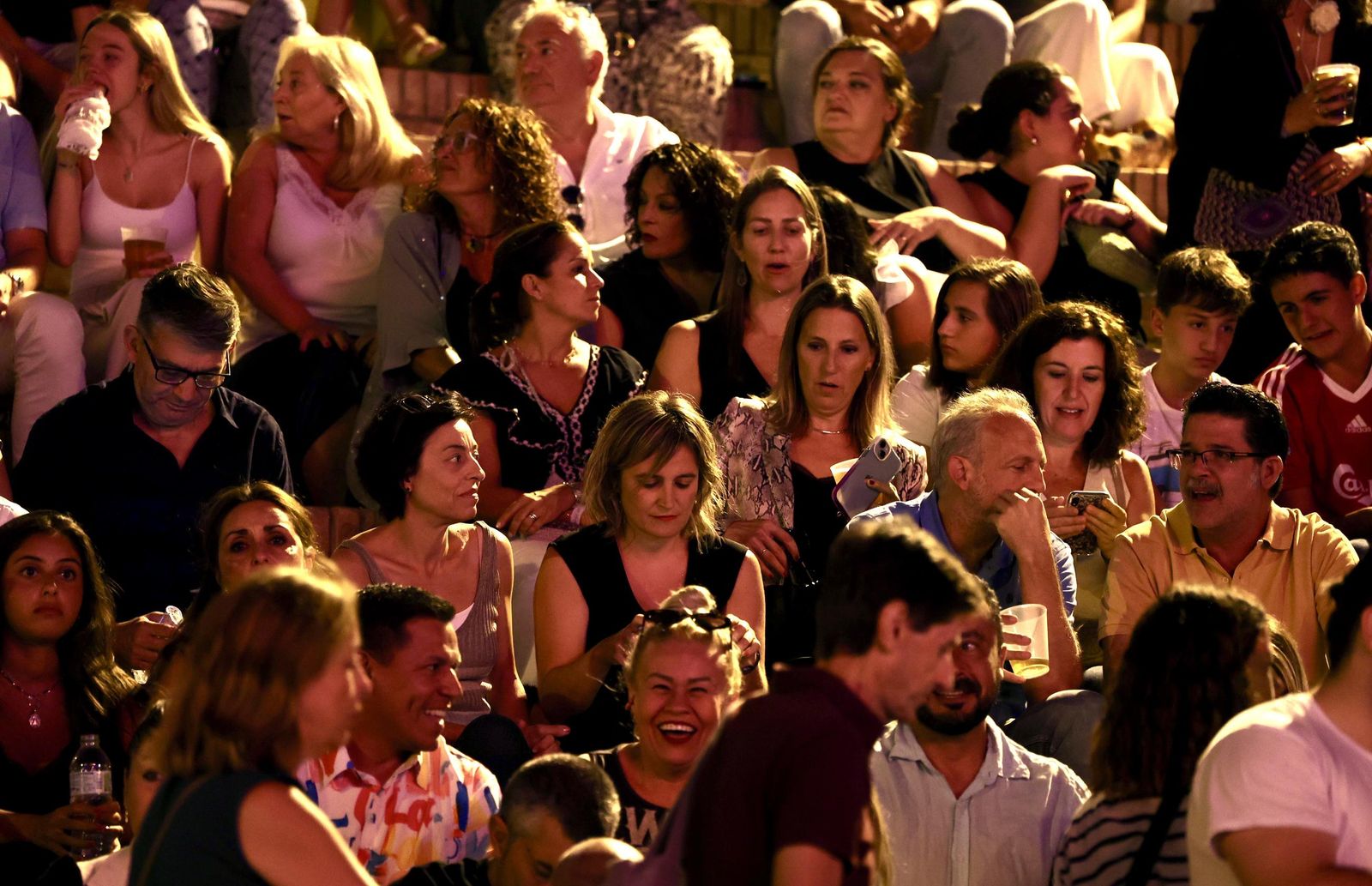 Búscate en el concierto de Hombres G