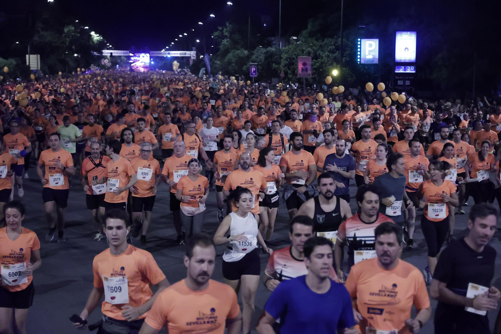 Búscate en la Carrera Nocturna de Sevilla (1)