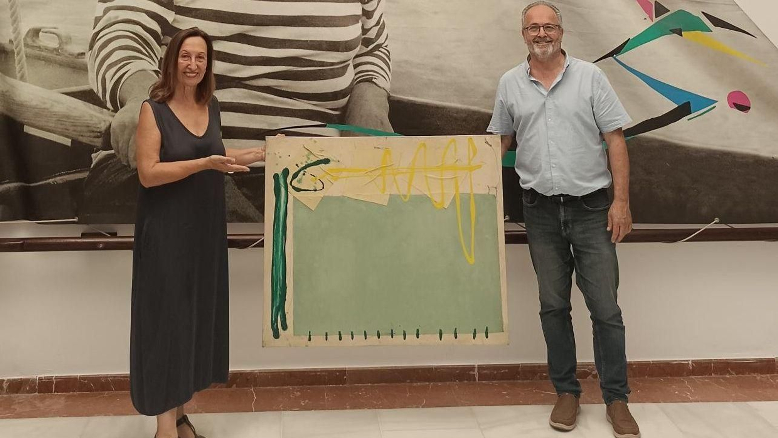 La pintora, junto al director de la Fundación Rafael Alberti.