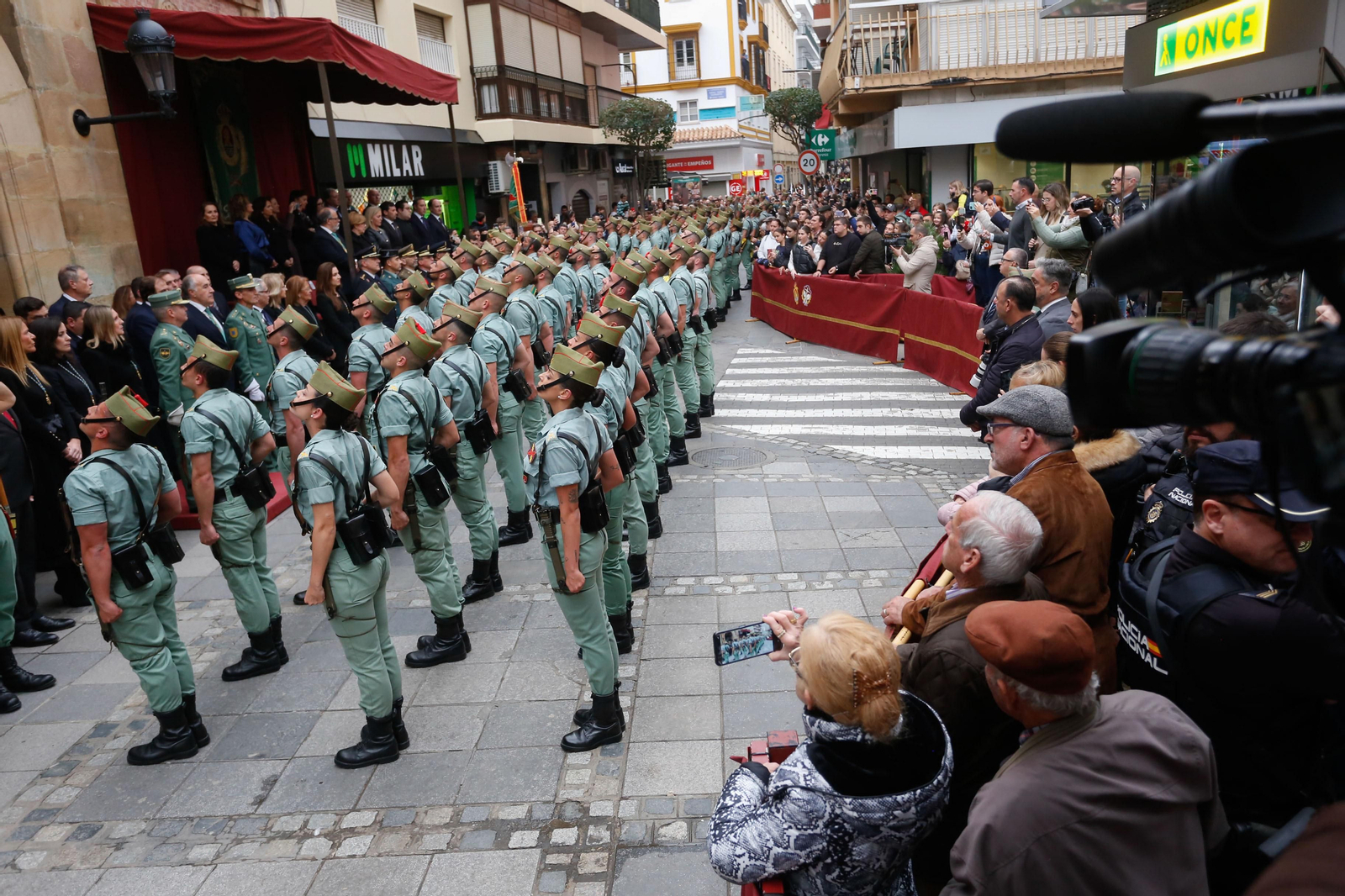 Fotos del Lunes Santo en Algeciras: Desfile de la Legión
