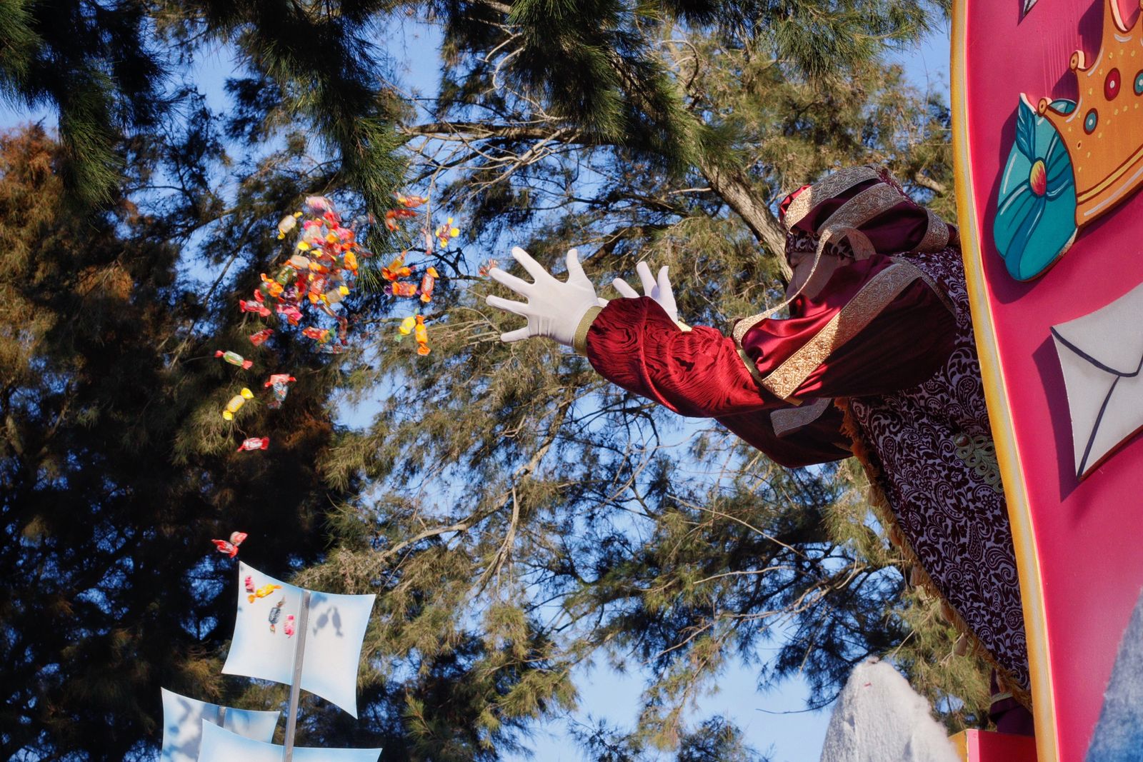 Las imágenes de la Cabalgata de Reyes Magos de Chiclana 2026