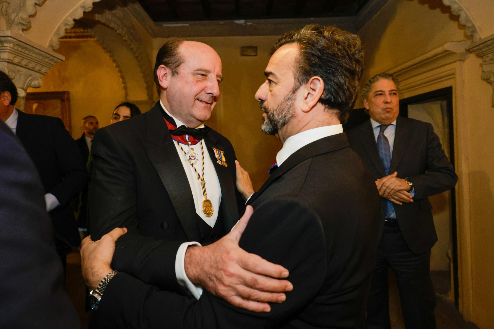 Las imágenes del ingreso en la Academia de Ciencias Sociales y del Medio Ambiente, Antonio Vázquez, apadrinado por José Damián Bogas