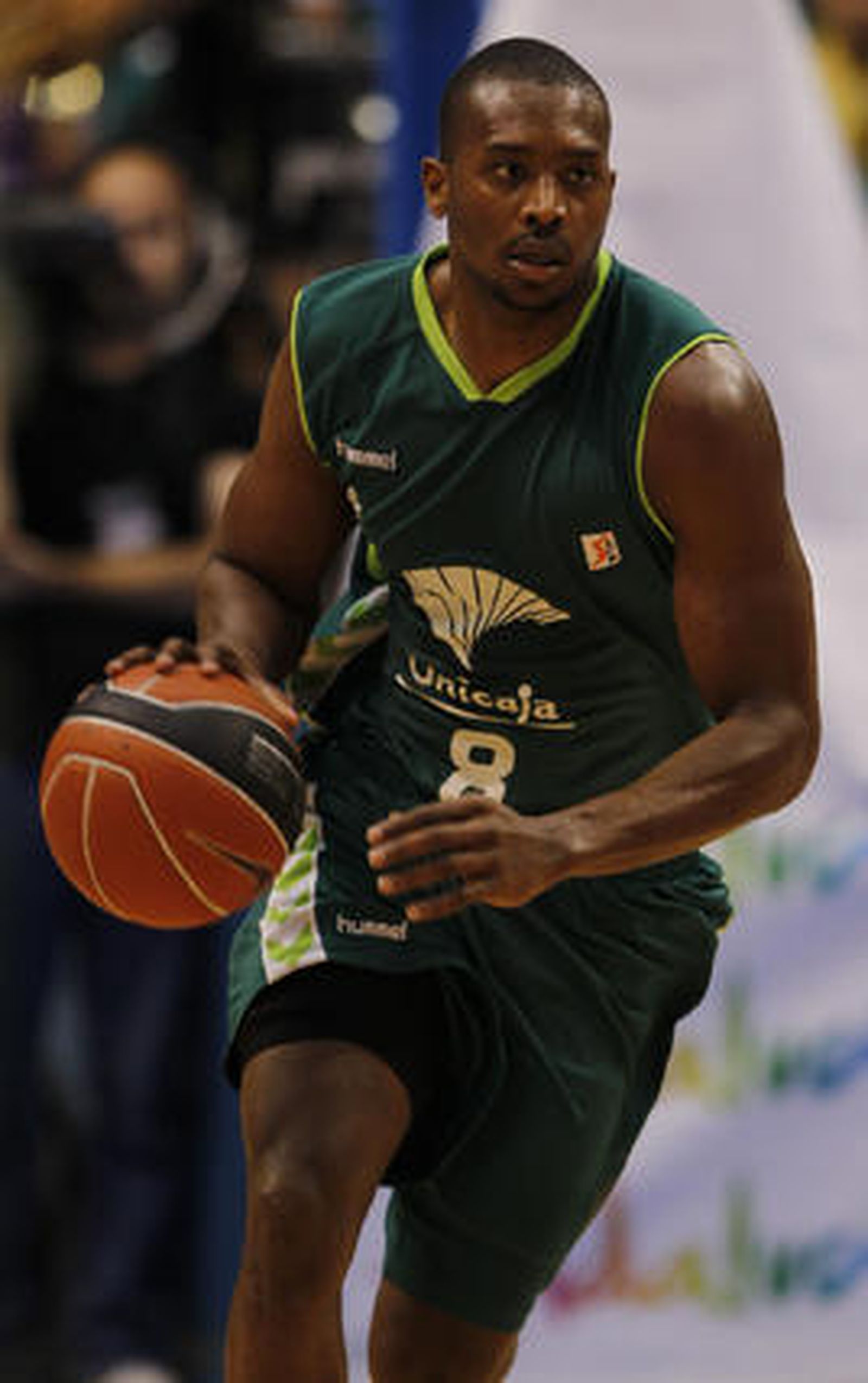 El Unicaja se mete en semifinales de los play-off de la ACB tras ganar en dos partidos al Power Electronics Valencia. / Sergio Camacho