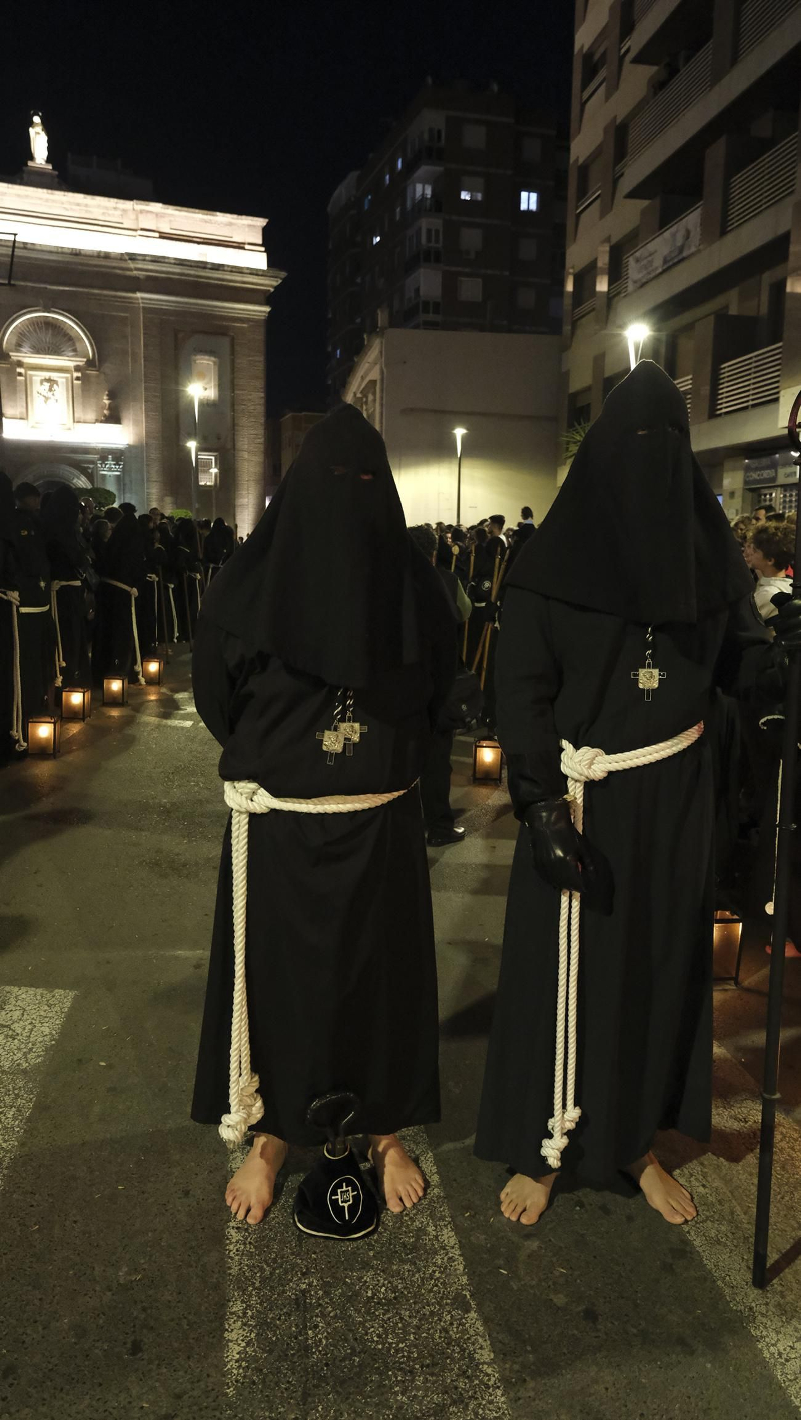 Procesión del Perdón en Almería, en imágenes