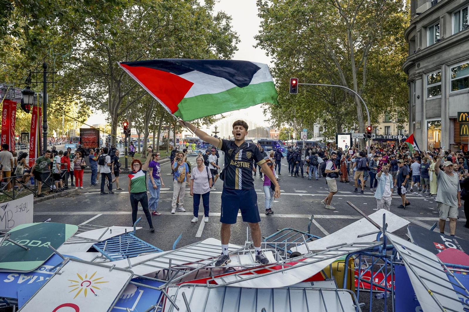 Las fotos de la protestas propalestinas que han obligado a cancelar la última etapa de la Vuelta a España