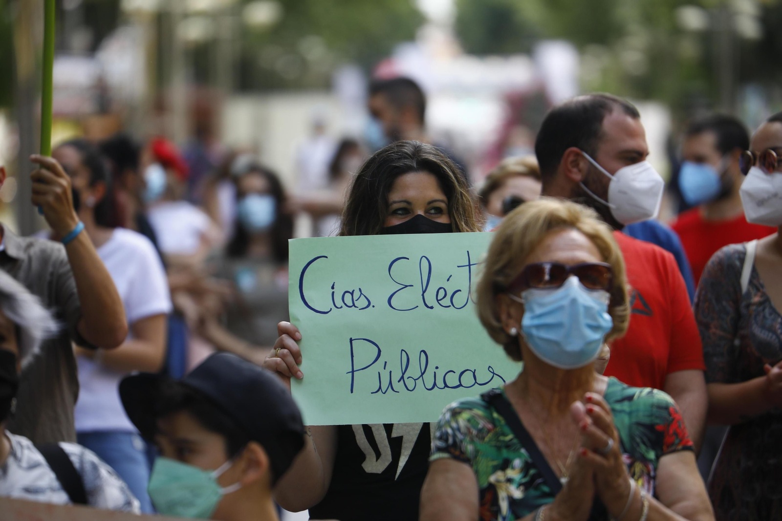 La manifestación en Córdoba contra la nueva tarifa de la luz, en imágenes