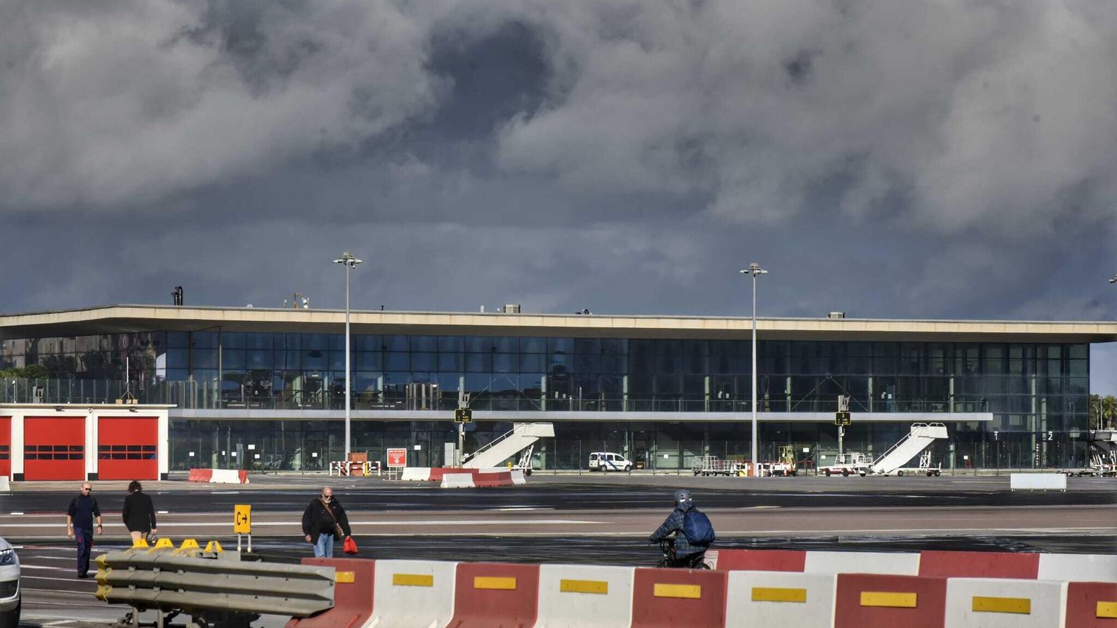 El edificio principal del aeropuerto de Gibraltar. El edificio principal del aeropuerto de Gibraltar.