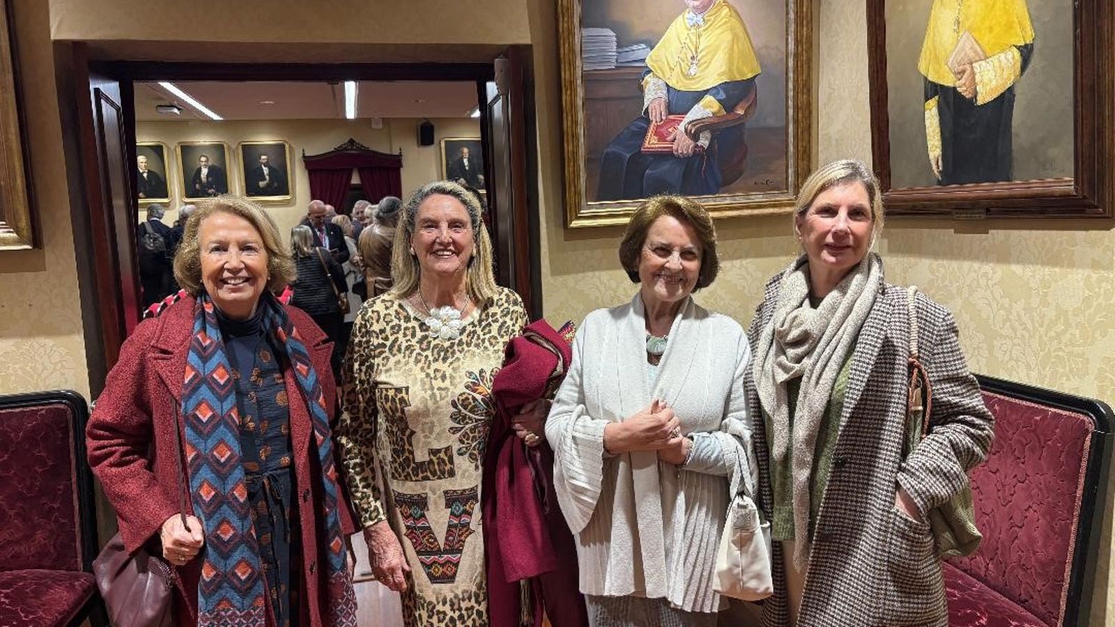 María Luz Gandarias, Isabel Sicre, Flor Mateos y    María Eugenia de Mier.