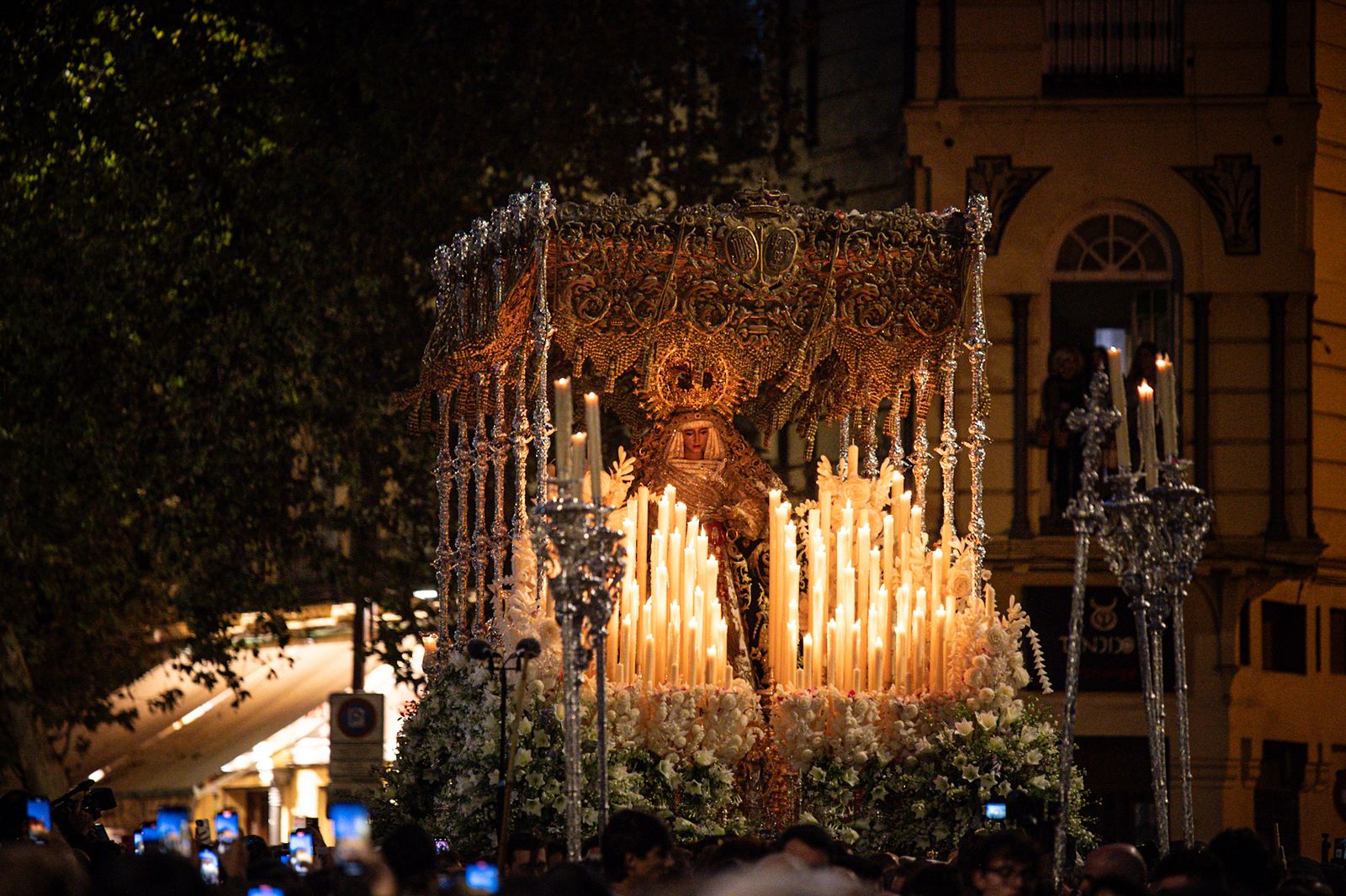 Las fotos de la Esperanza de Triana en el Baratillo