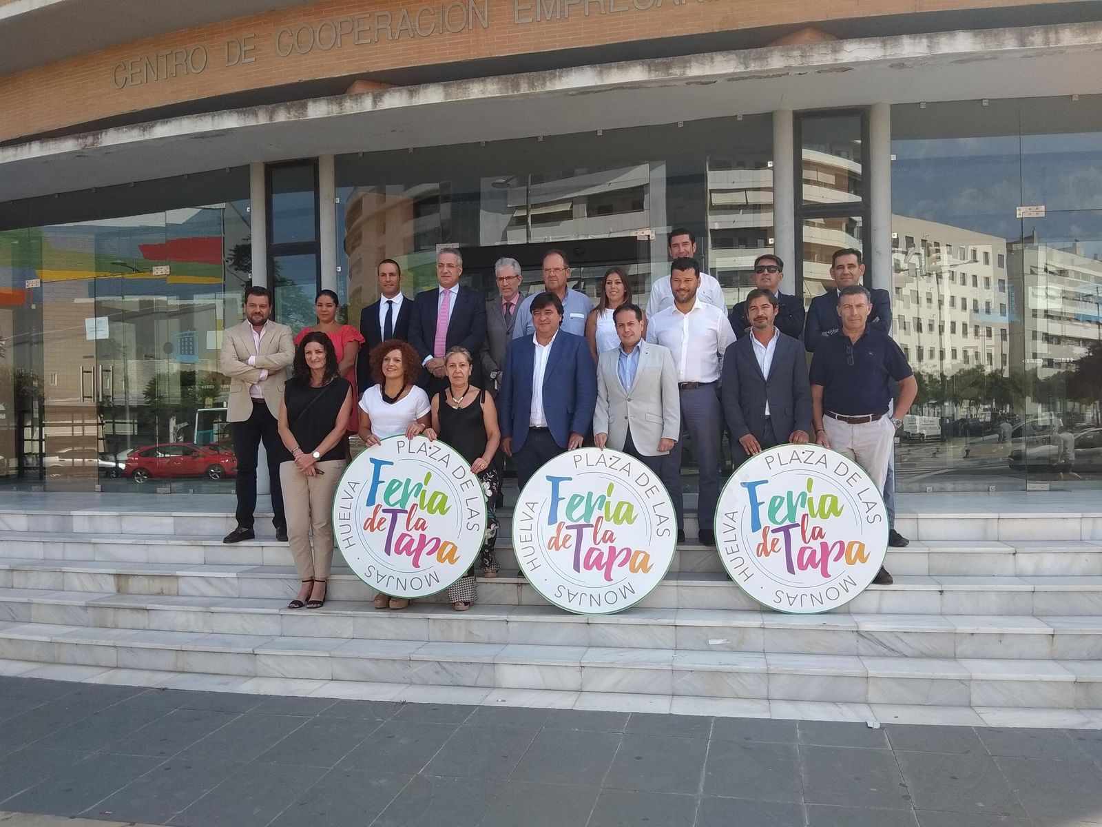 Patrocinadores y colaboradores en un encuentro mantenido ayer en la Federación Onubense de Empresarios.