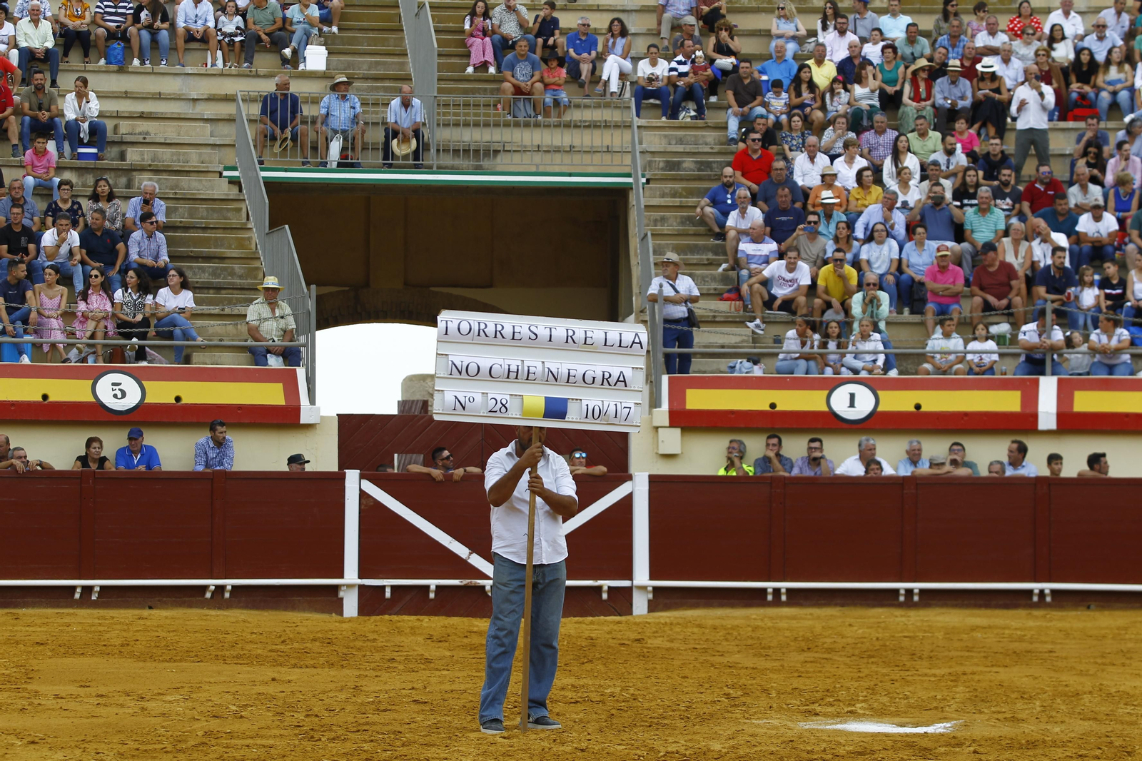 Imágenes de la corrida de rejones en la Feria taurina de Vera 2022