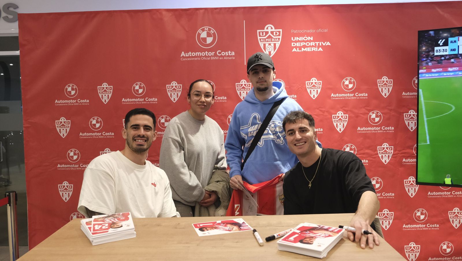 La firma de autógrafos de Jon Morcillo y Miguel de la Fuente en Automotor Costa BMW