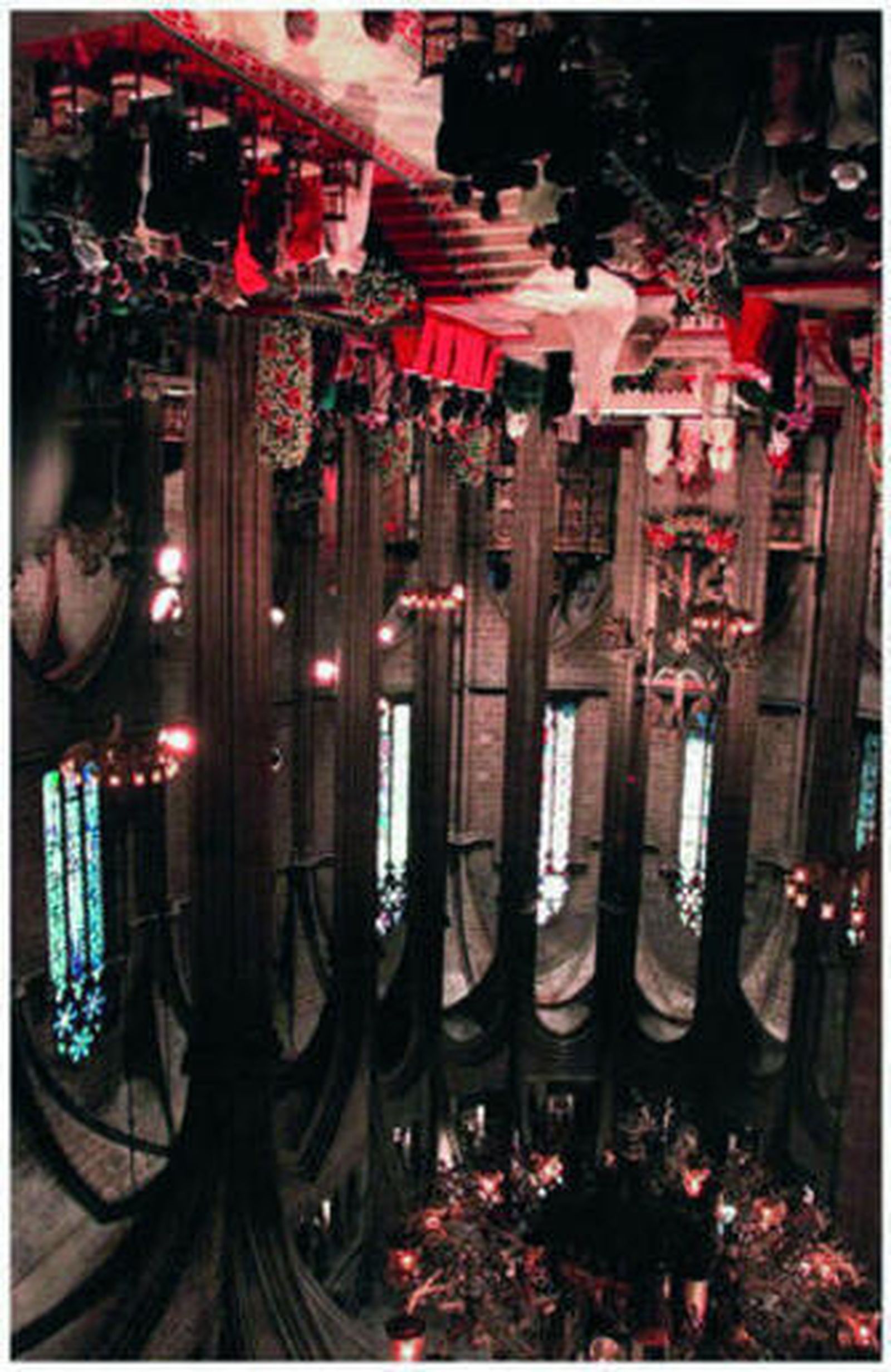 El monumental aspecto de la catedral de Barcelona en la boda de doña Cristina.