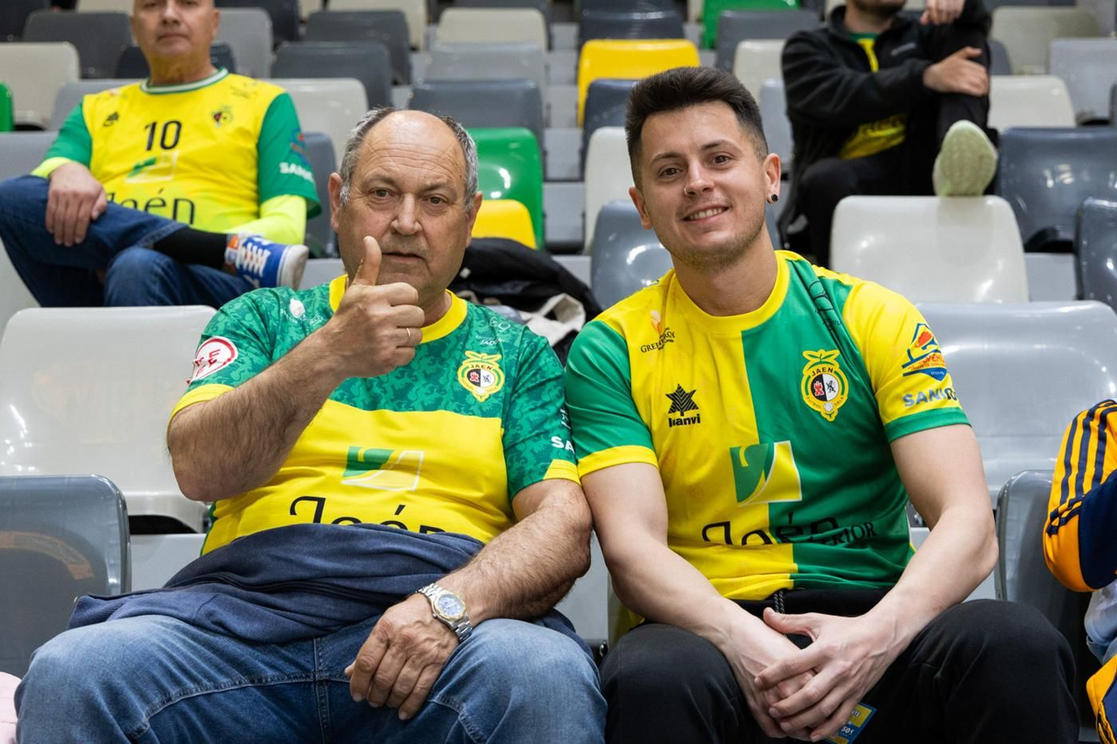 En imágenes: la afición y mejores jugadas del Jaén FS - Jimbee Cartagena