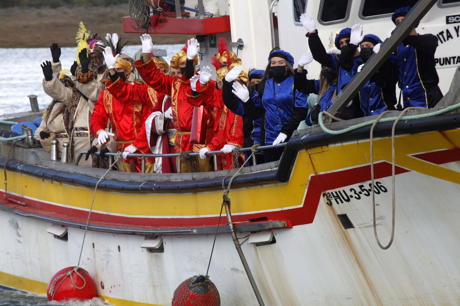 Imágenes de las cabalgatas de Reyes en Cartaya, Isla Cristina, Ayamonte y Punta Umbría