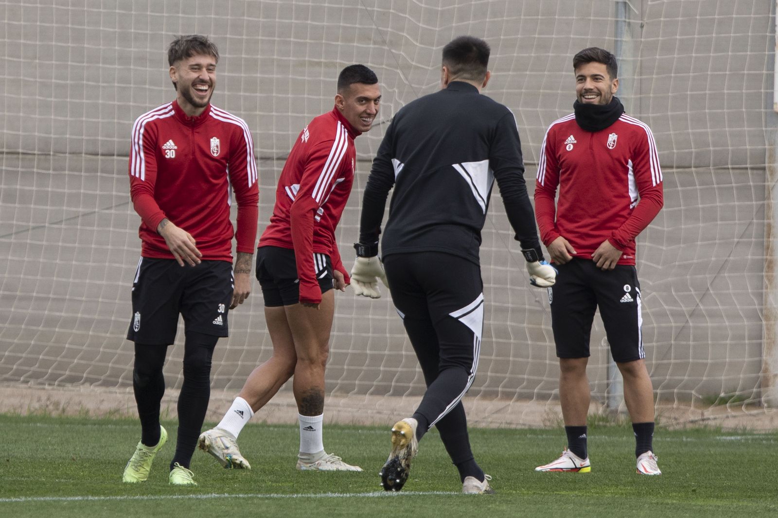 Ricard Sánchez, Myrto Uzuni, Adri López y Martín Solar, en un entrenamiento.