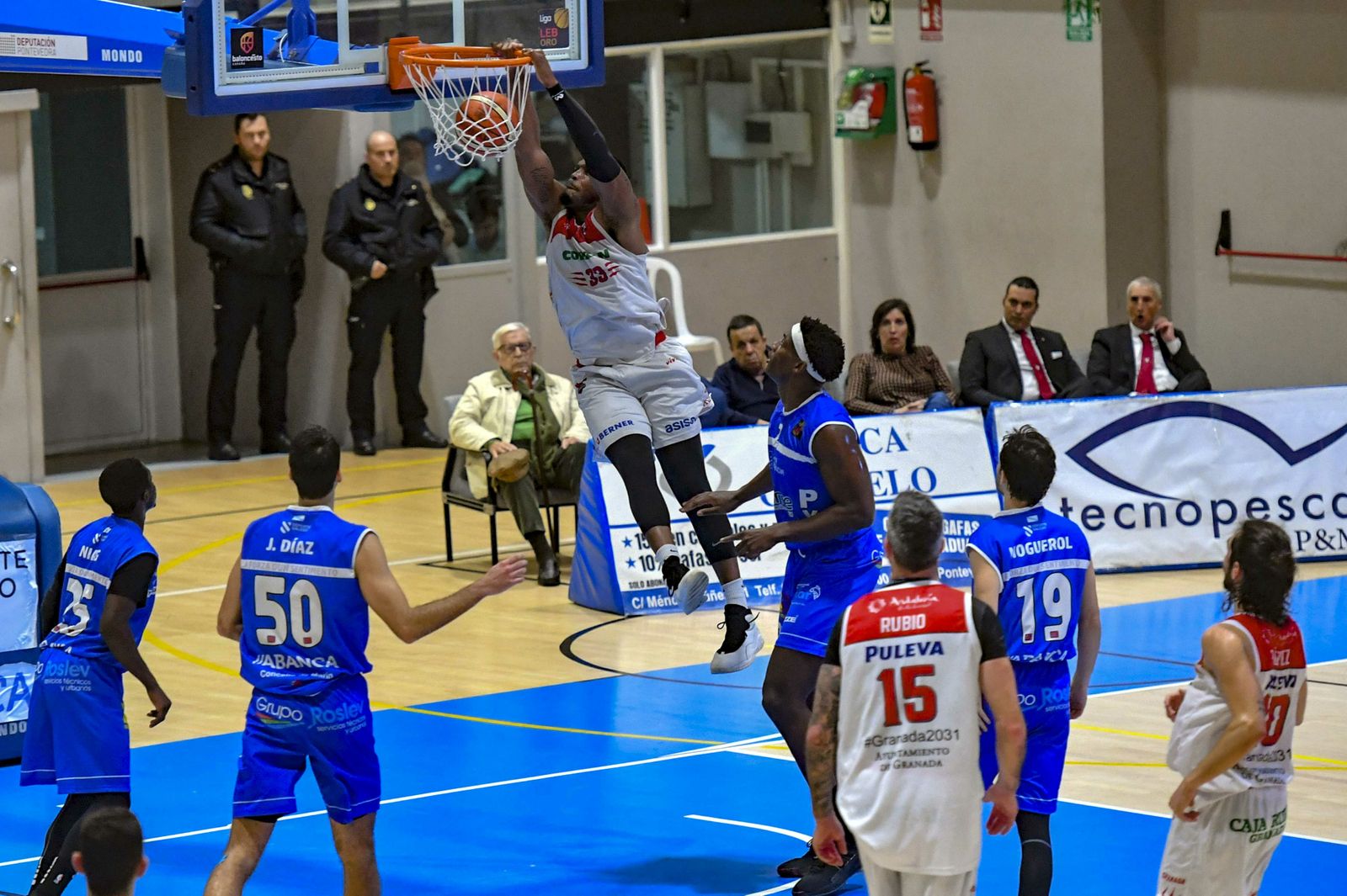 Watson machaca el aro del conjunto gallego