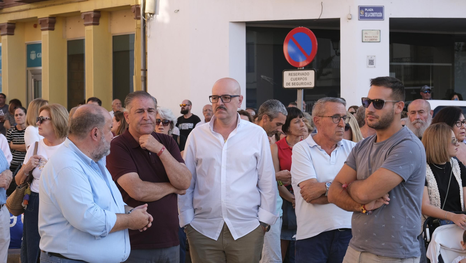 Las fotos de la masiva concentración por el asesinato de Antonio Campos en Berja