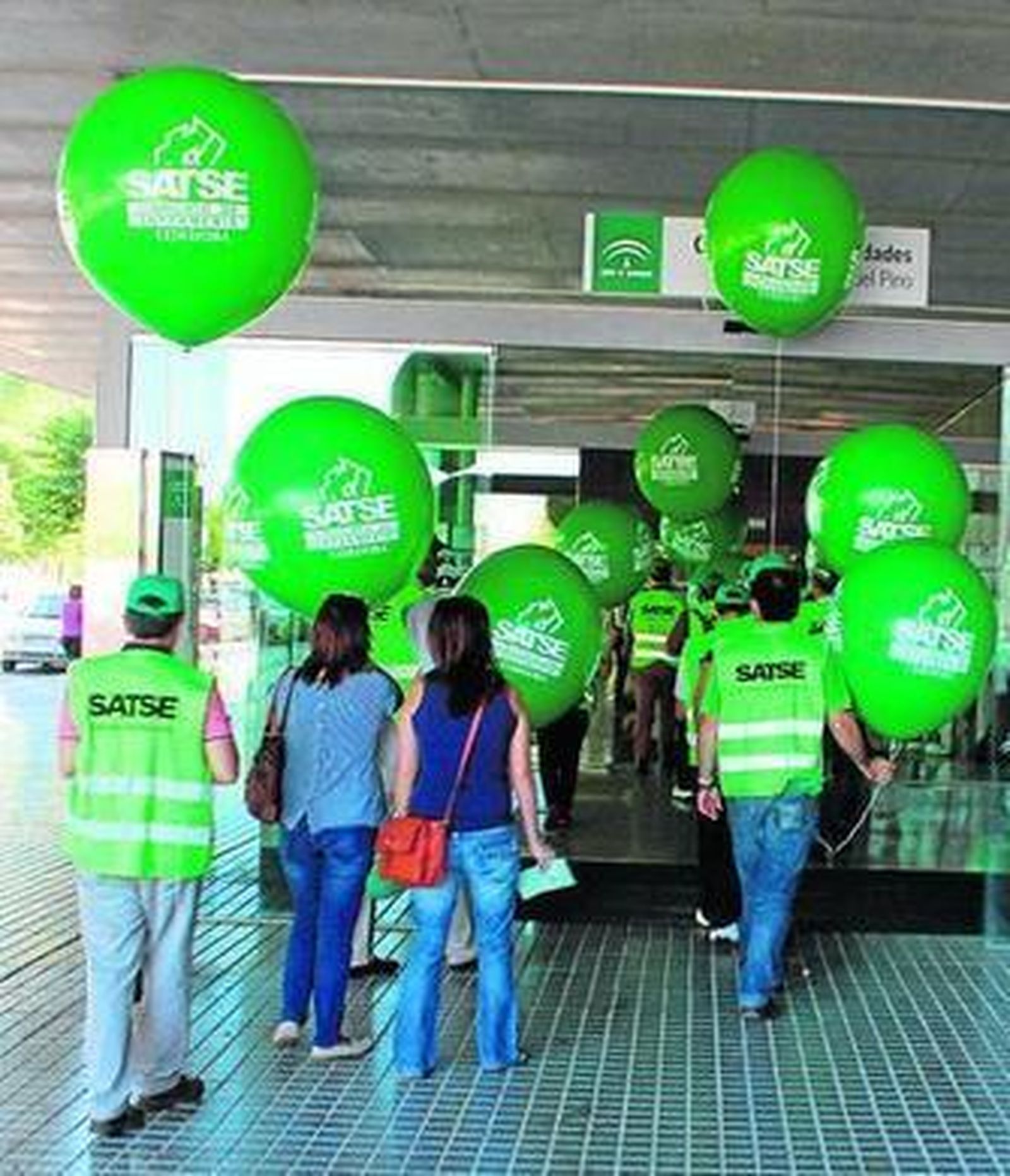 Marcha convocada contra la destrucción de empleo en el SAS.